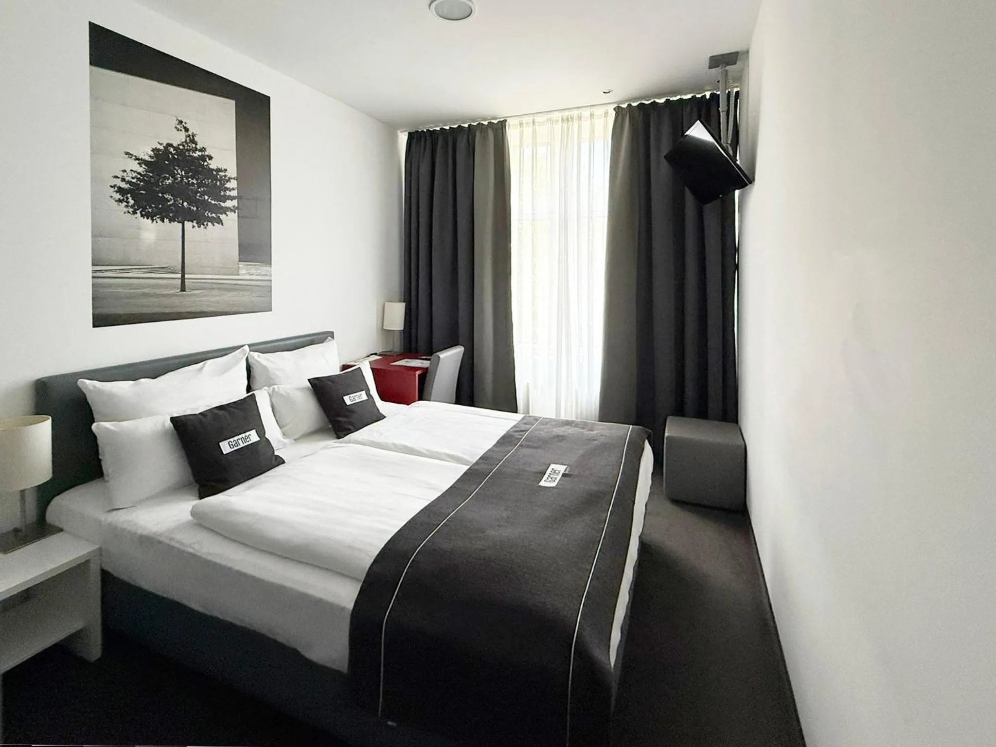 Photo of the whole room, Bed in Garner Hotel Berlin - Gendarmenmarkt by IHG