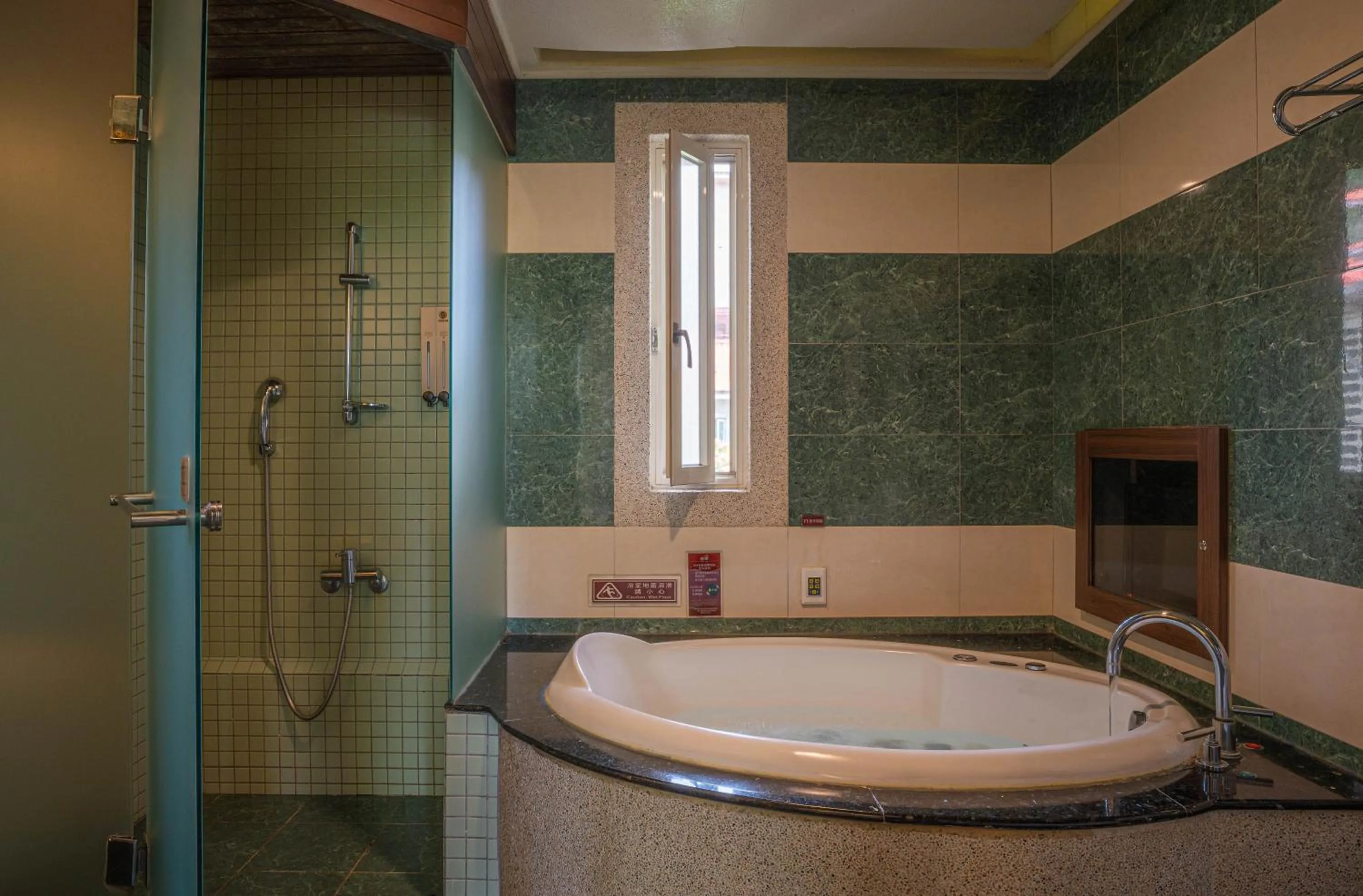 Bath in Regale Motel