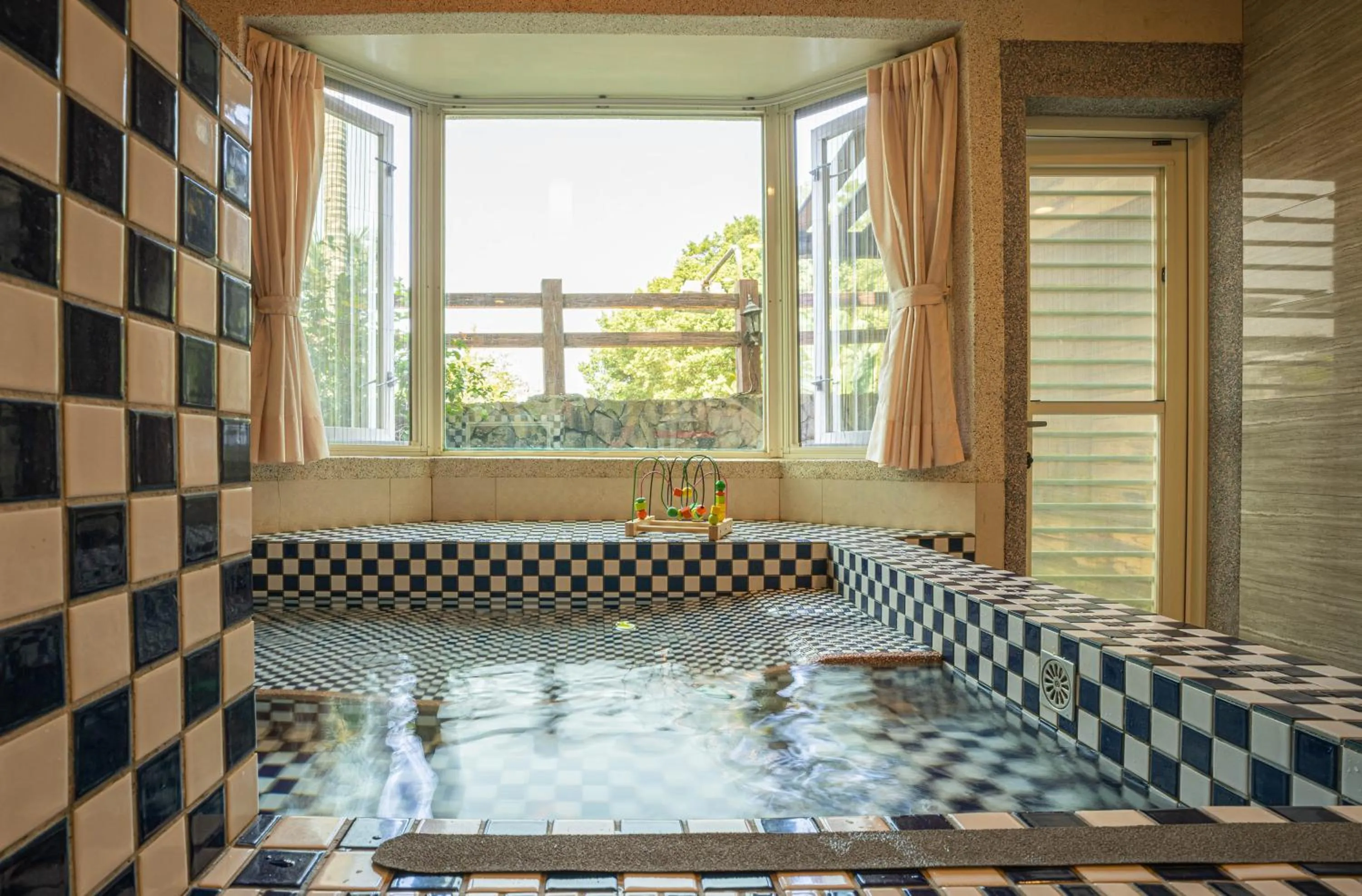 Seating area in Regale Motel