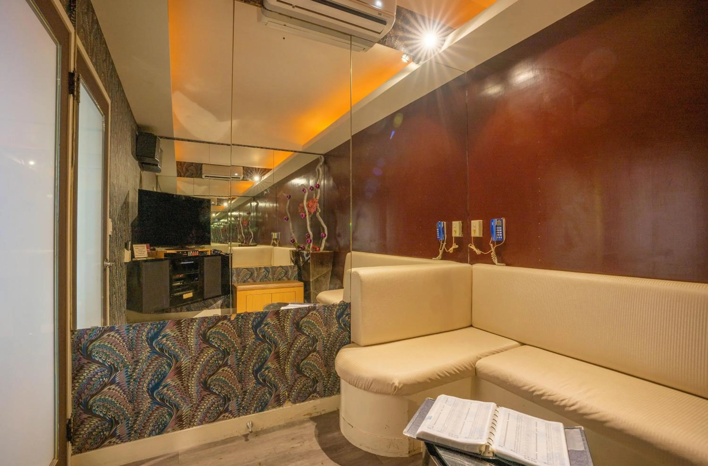 TV and multimedia in Regale Motel