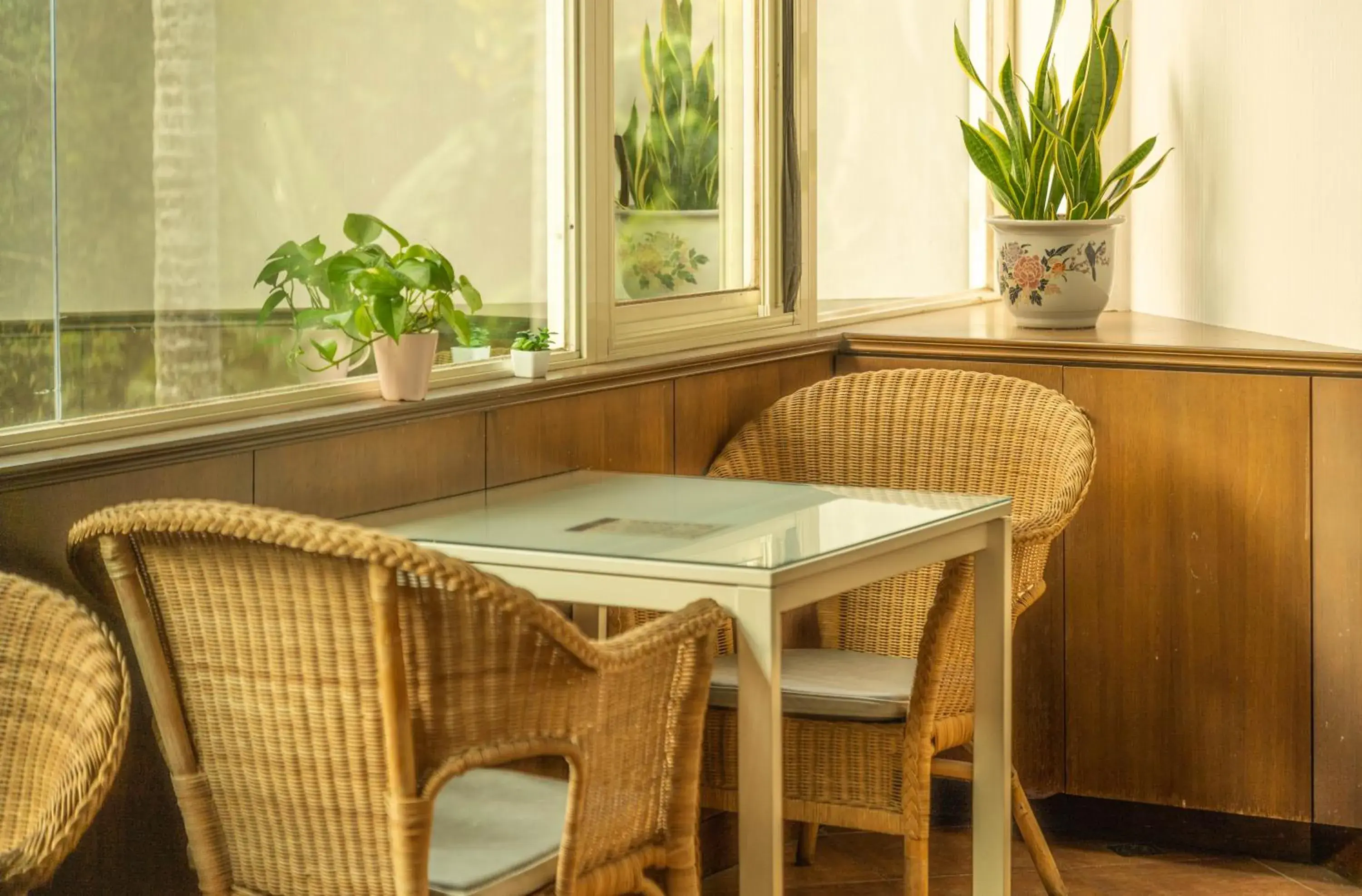 Restaurant/places to eat in Regale Motel Restaurant/places to eat in Regale Motel