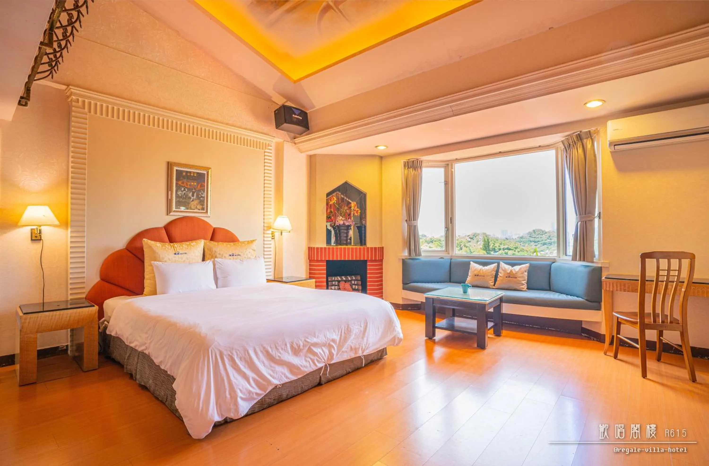 Bedroom, Bed in Regale Motel