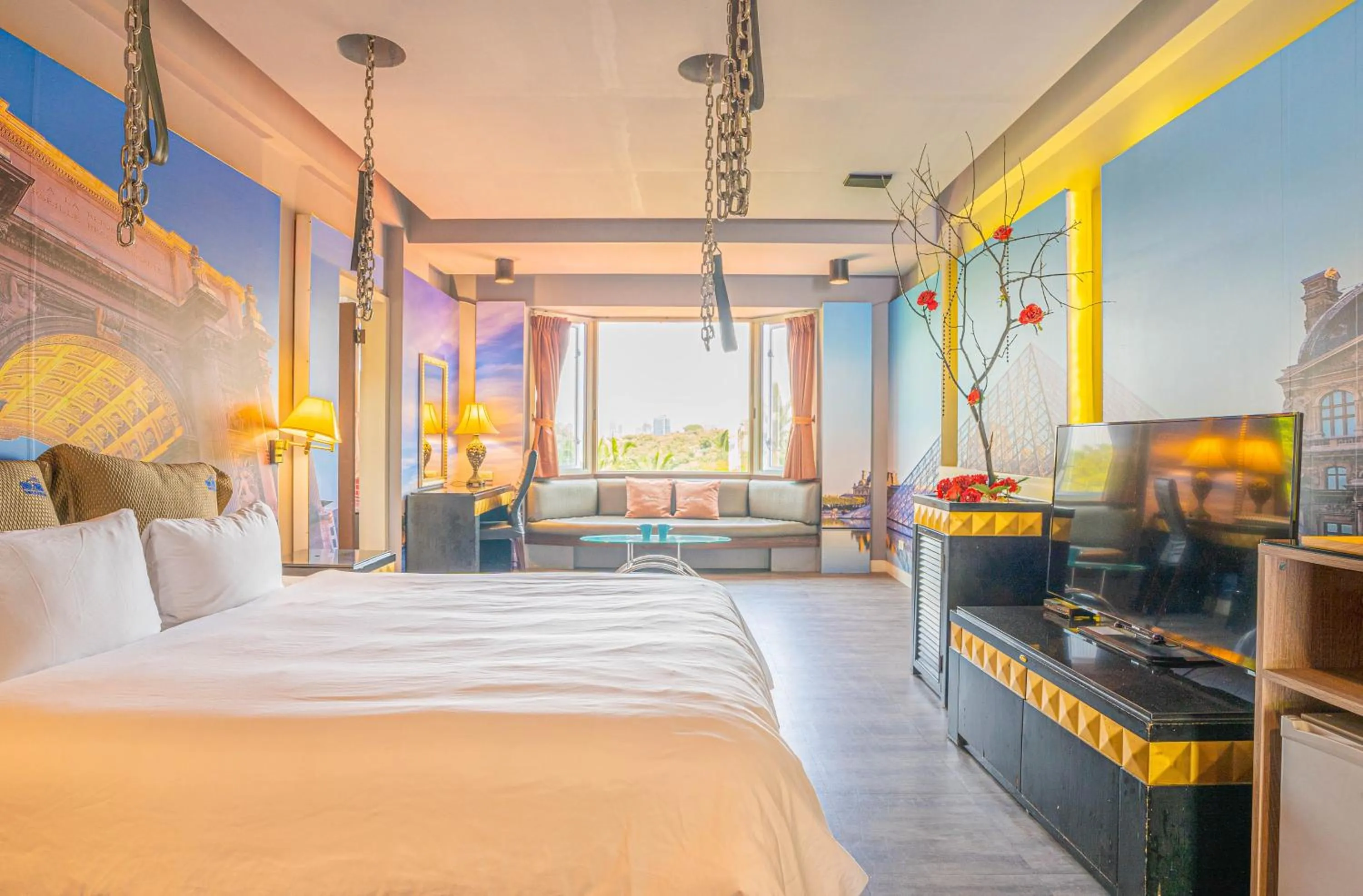 Photo of the whole room, Bed in Regale Motel