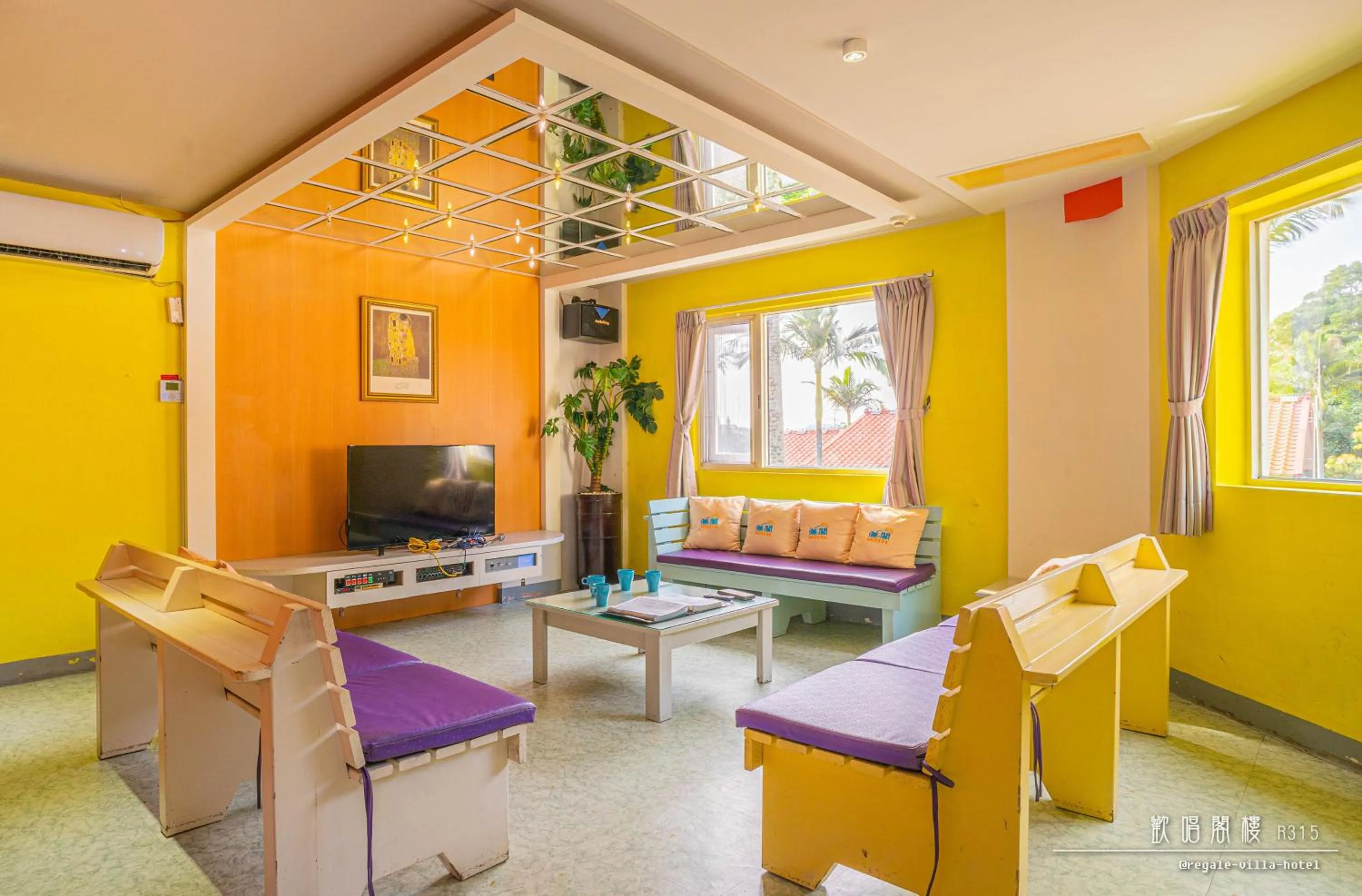 Living room in Regale Motel