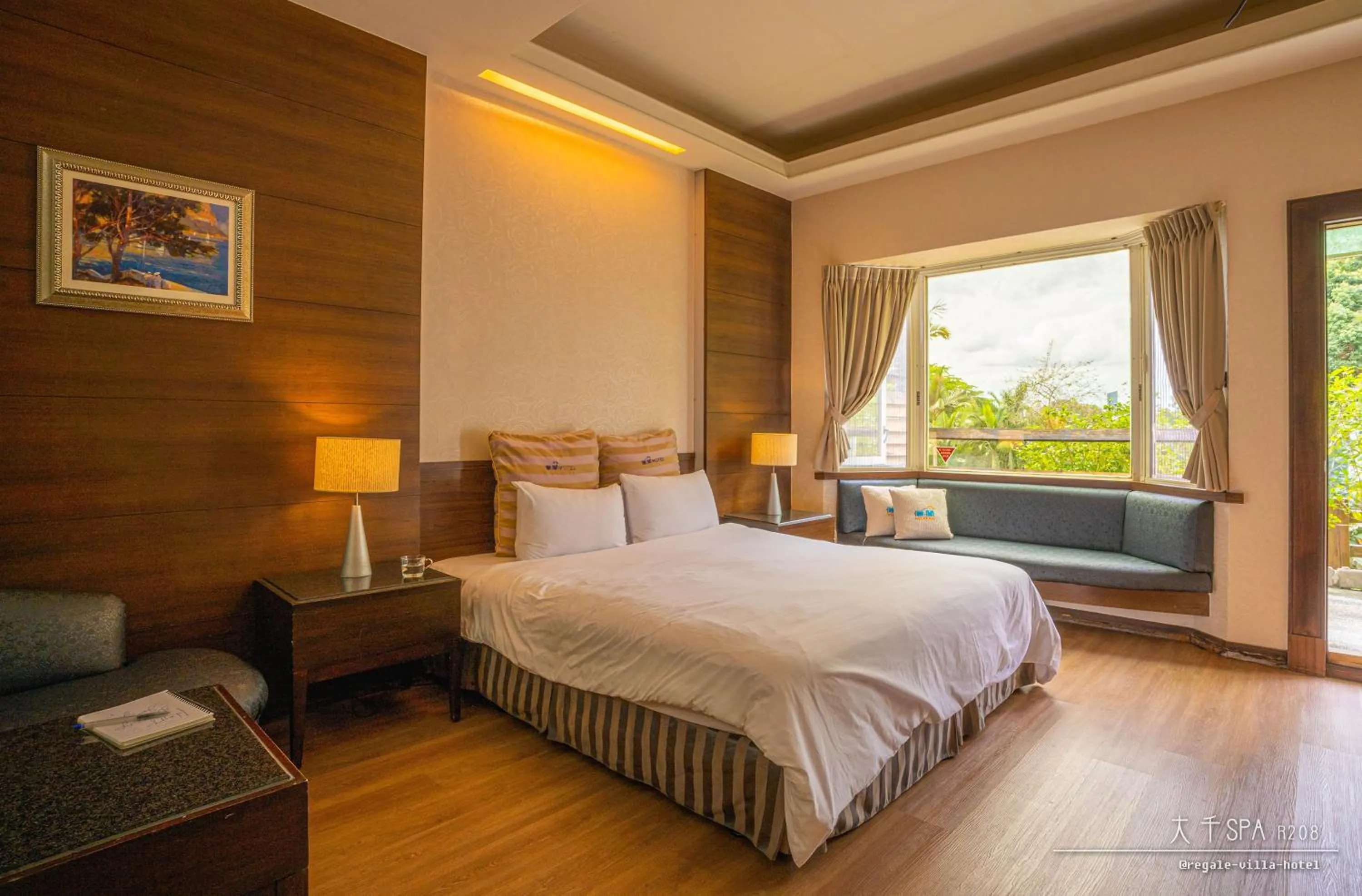 Bedroom, Bed in Regale Motel