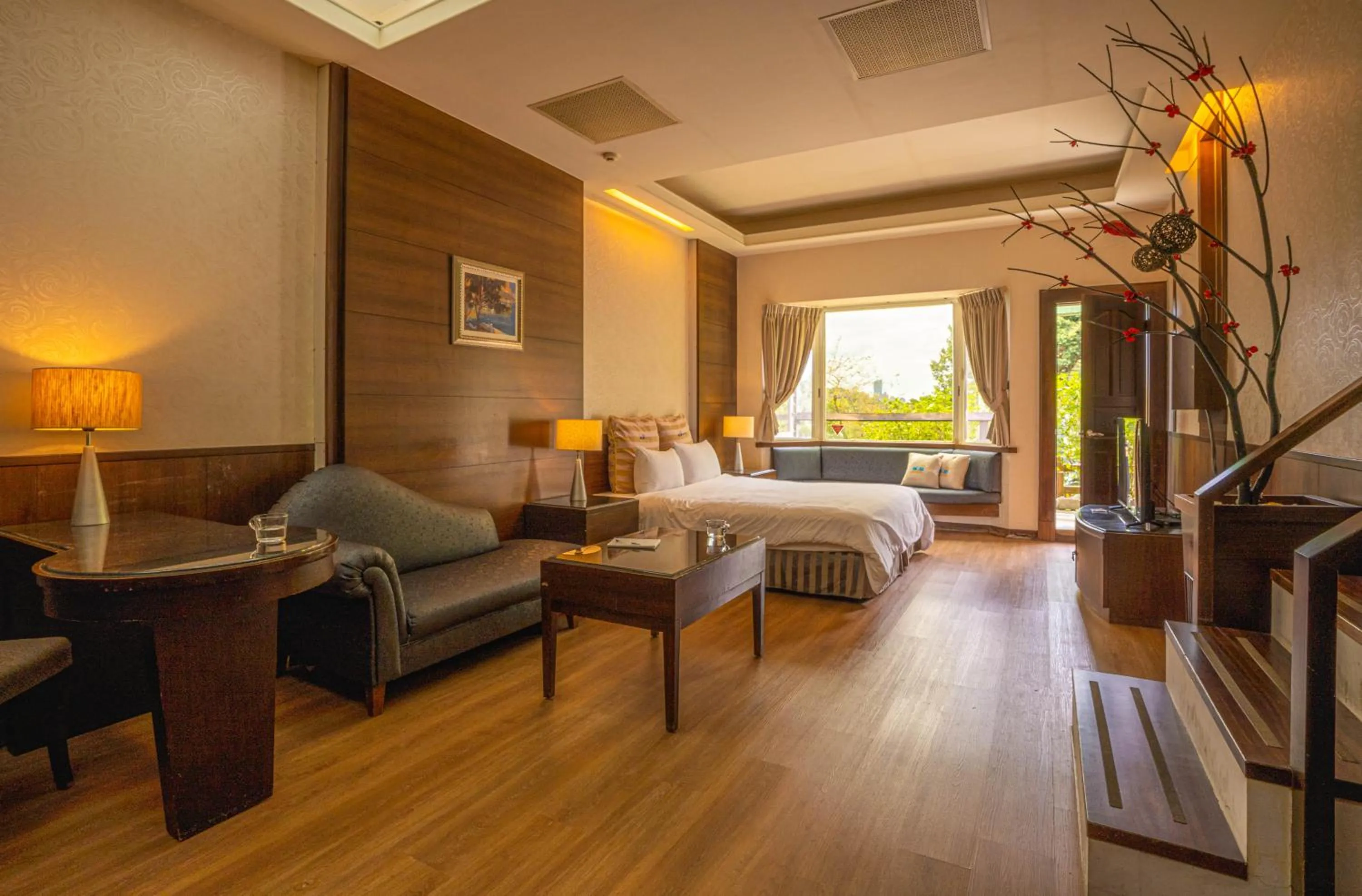 Bedroom, Bed in Regale Motel