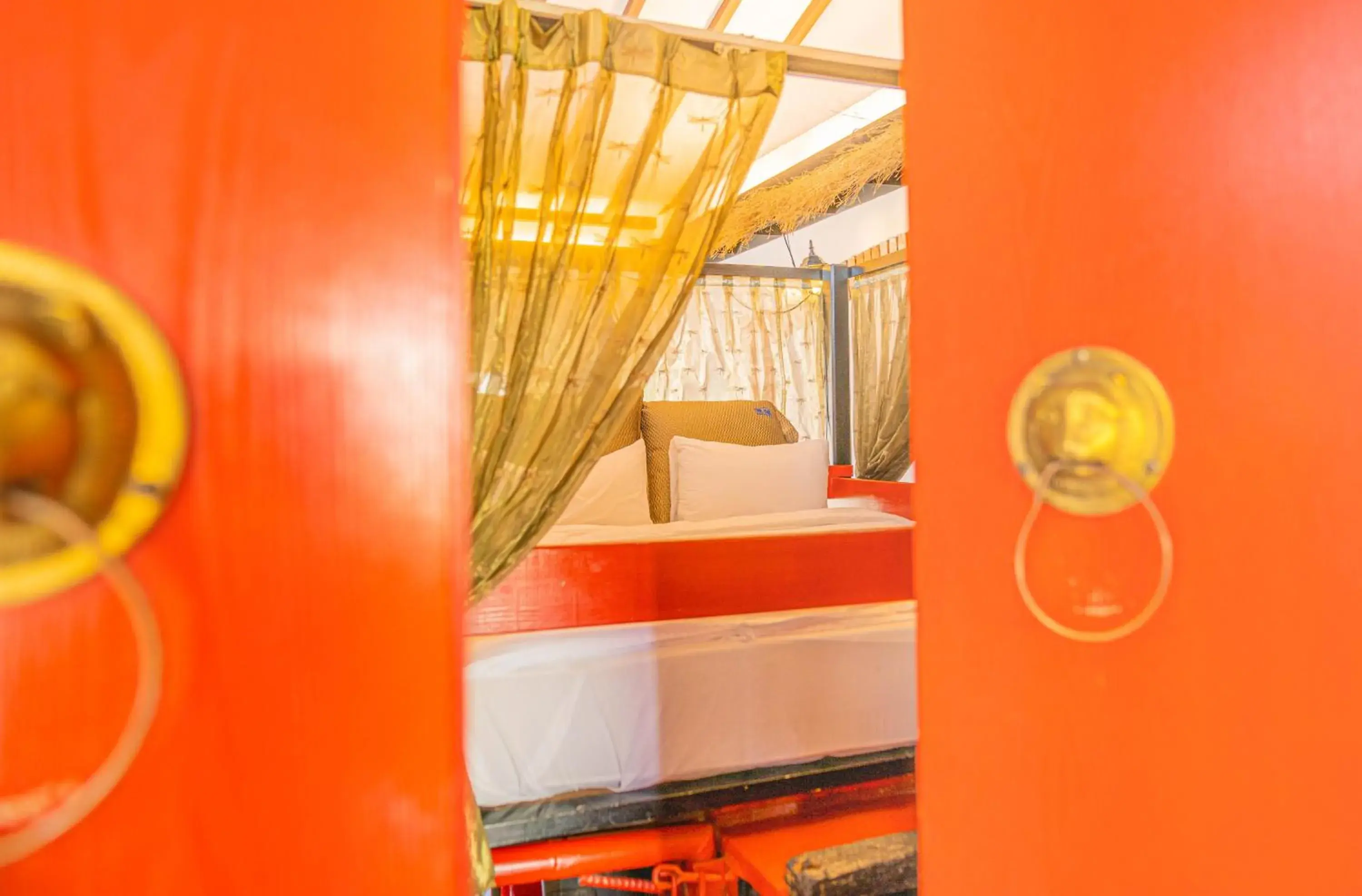 Bedroom, Bed in Regale Motel Bedroom, Bed in Regale Motel