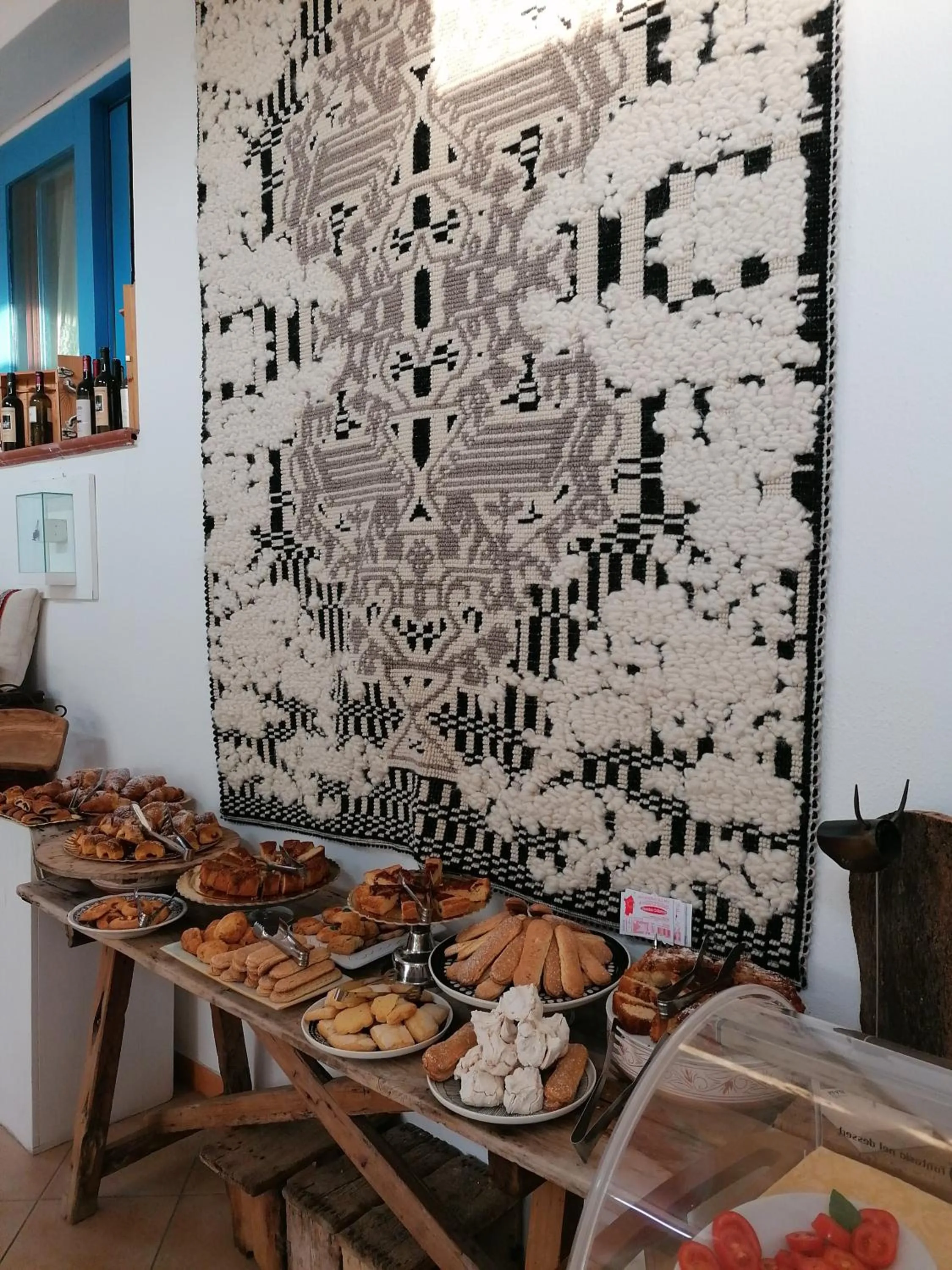 Continental breakfast in Hotel S'Ortale Possibilità di Parcheggio interno e Ristorante all'aperto