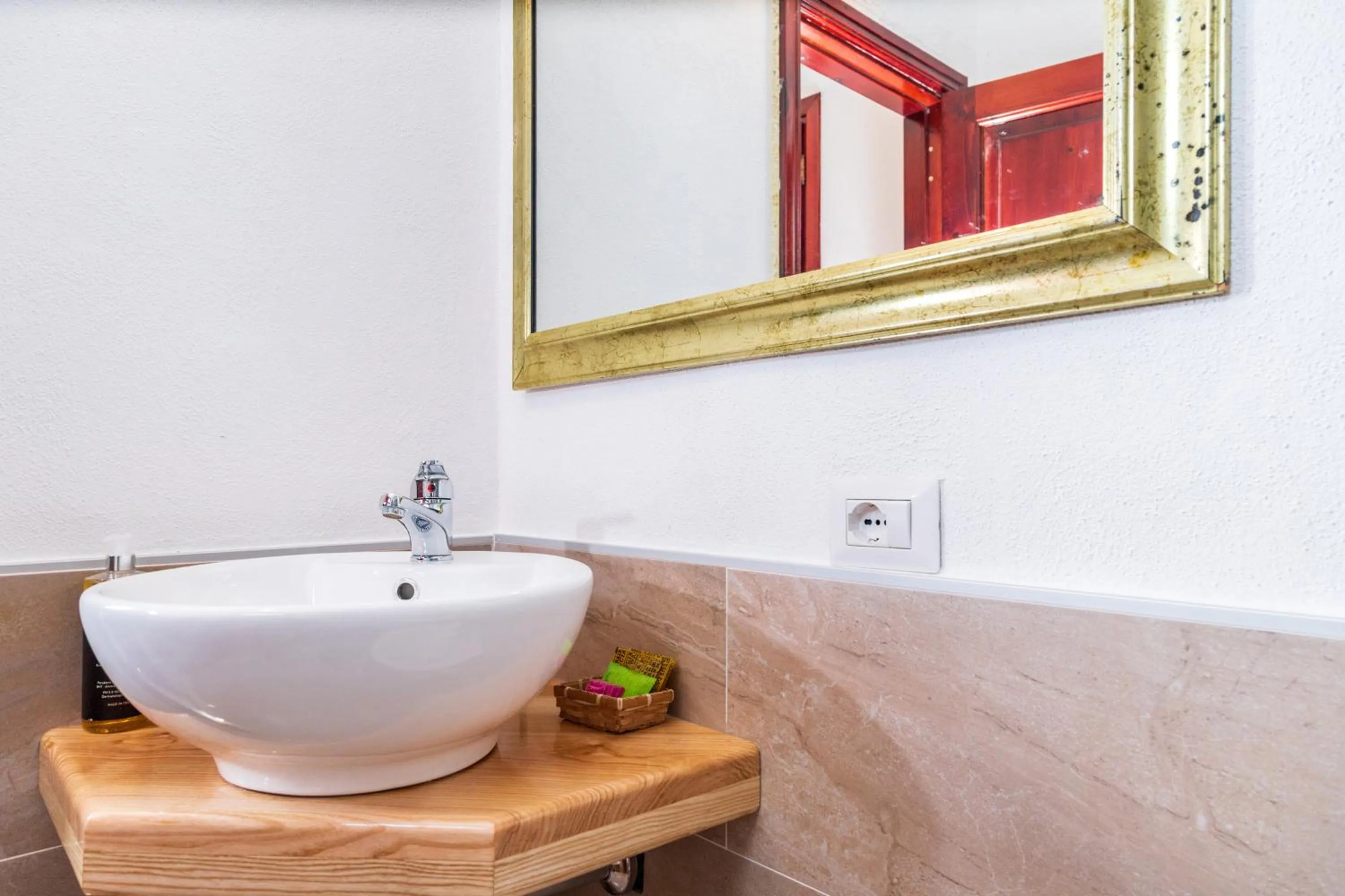 Hotel S'Ortale Possibilità di Parcheggio interno e Ristorante all'aperto