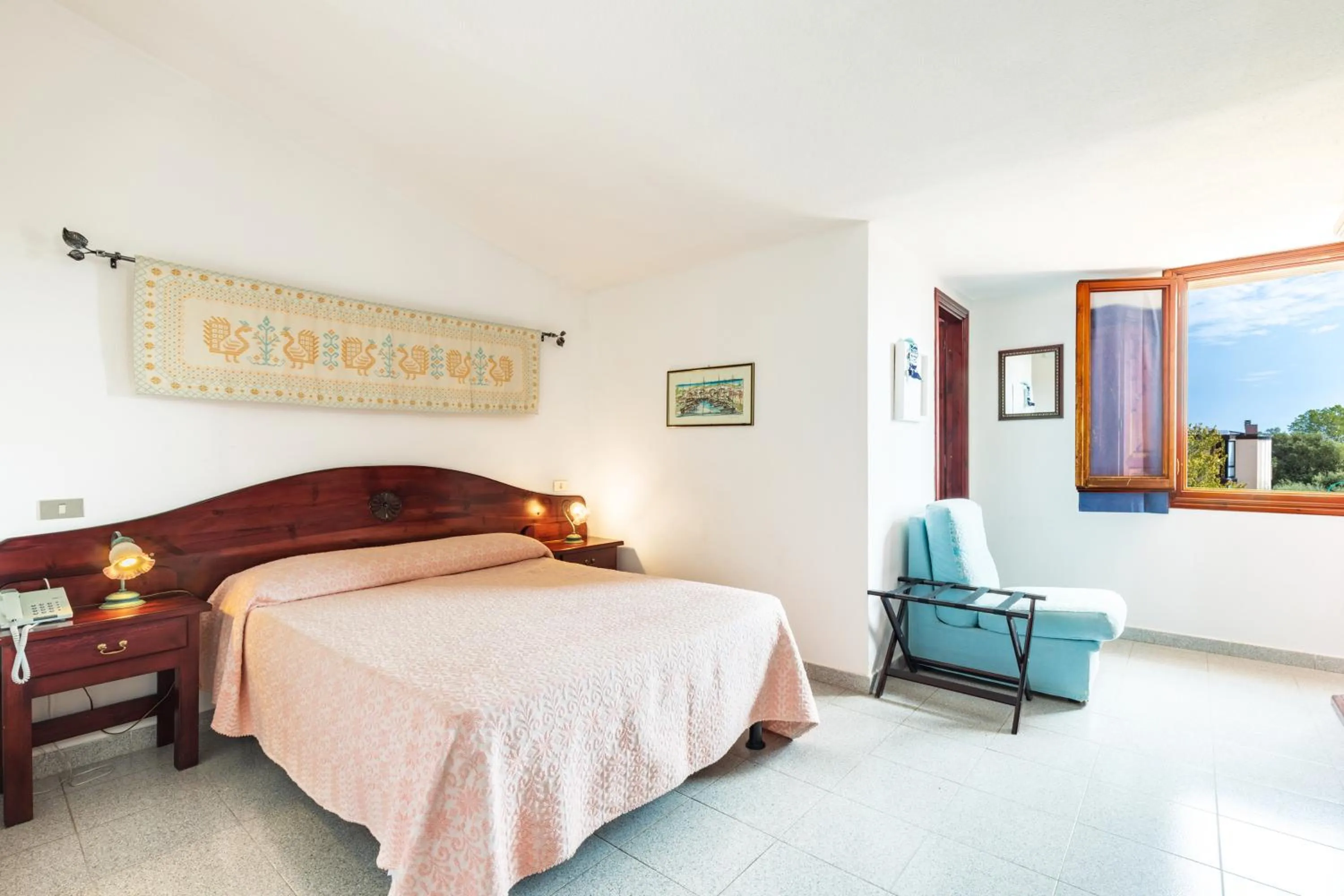 Bed in Hotel S'Ortale Possibilità di Parcheggio interno e Ristorante all'aperto