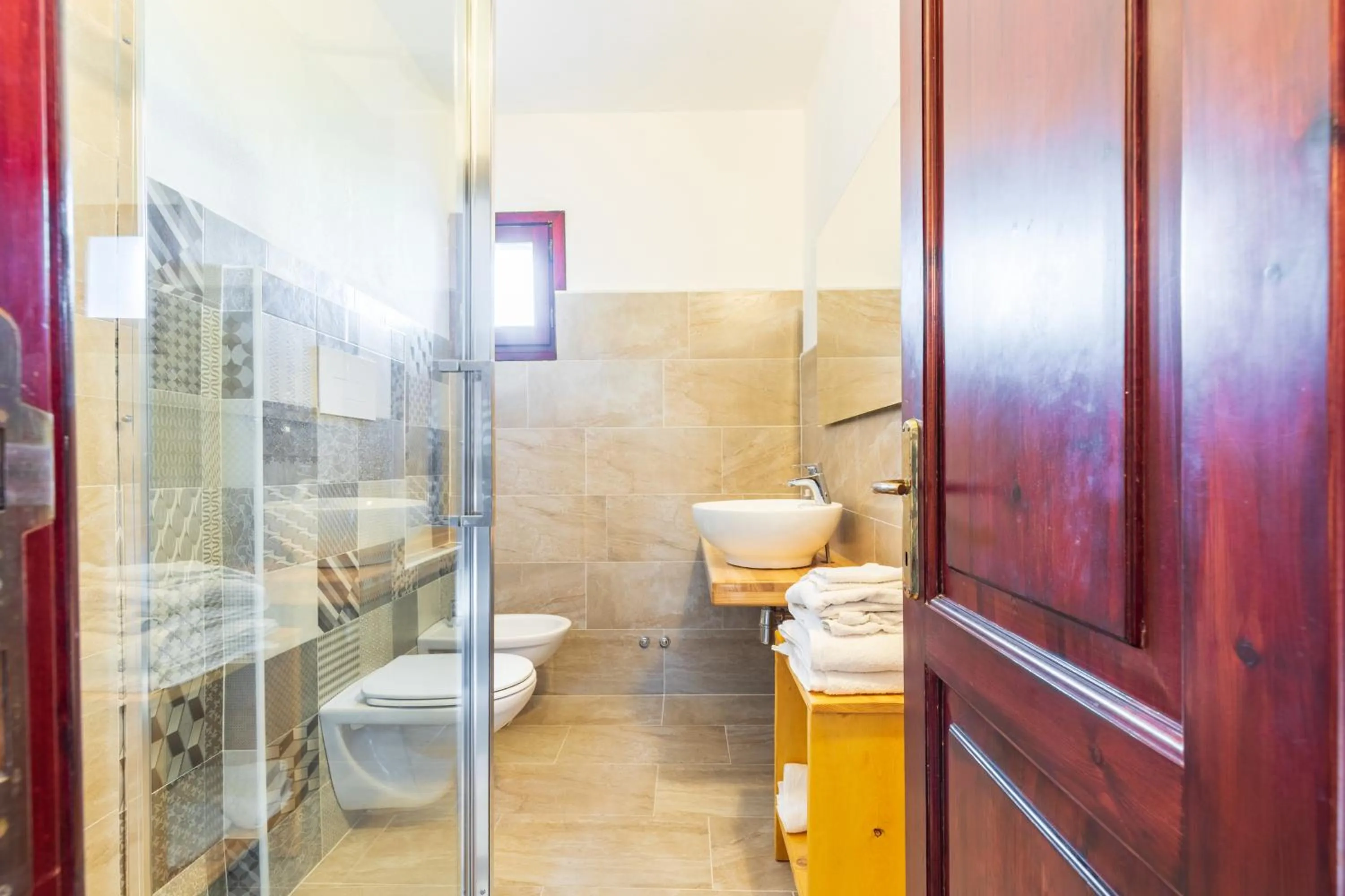 Shower in Hotel S'Ortale Possibilità di Parcheggio interno e Ristorante all'aperto
