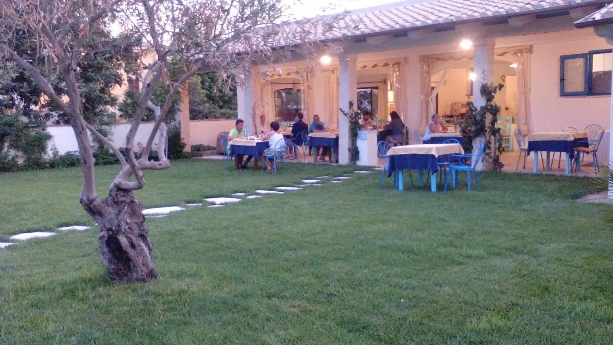 Garden in Hotel S'Ortale Possibilità di Parcheggio interno e Ristorante all'aperto