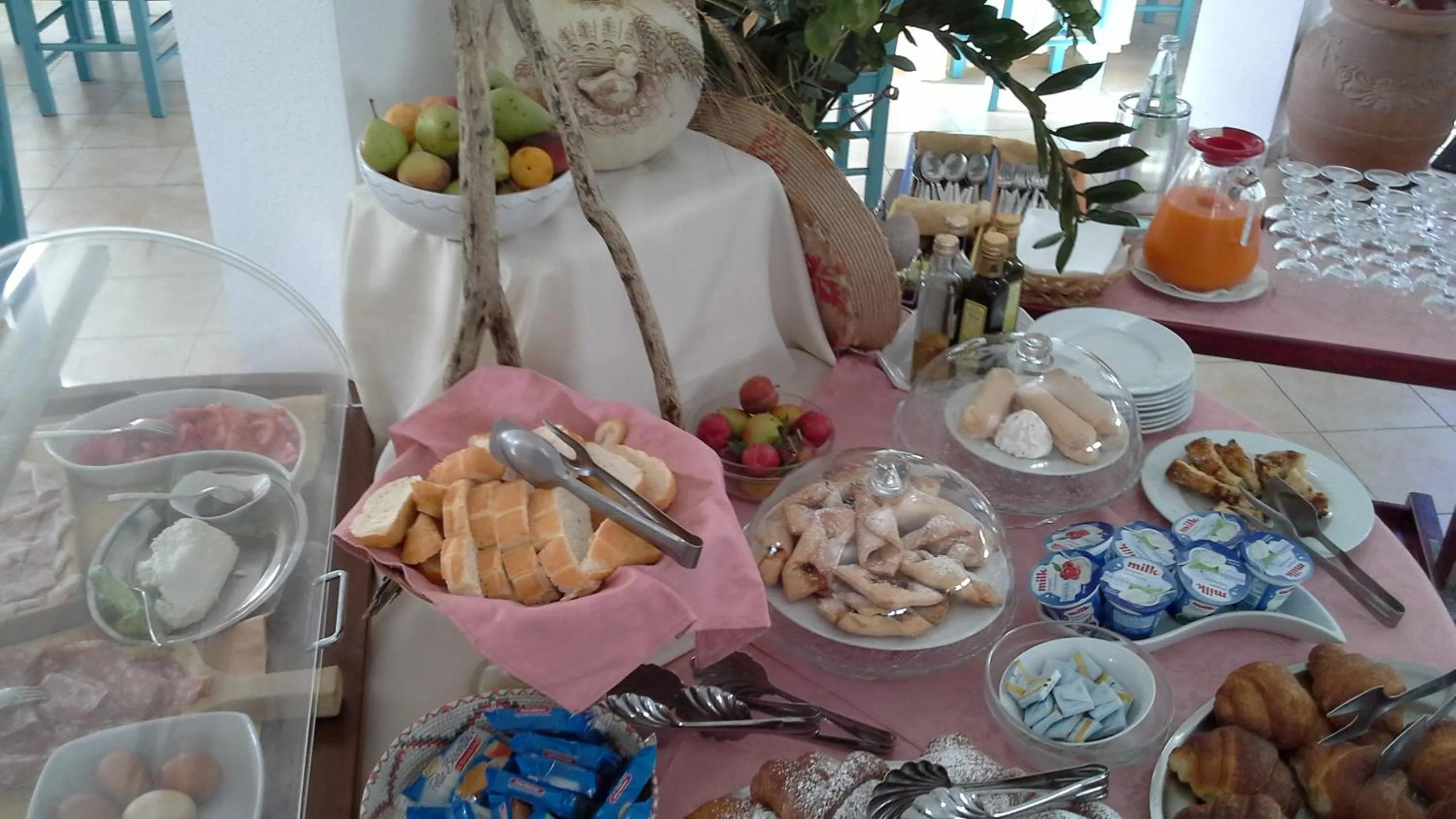 Breakfast in Hotel S'Ortale Possibilità di Parcheggio interno e Ristorante all'aperto