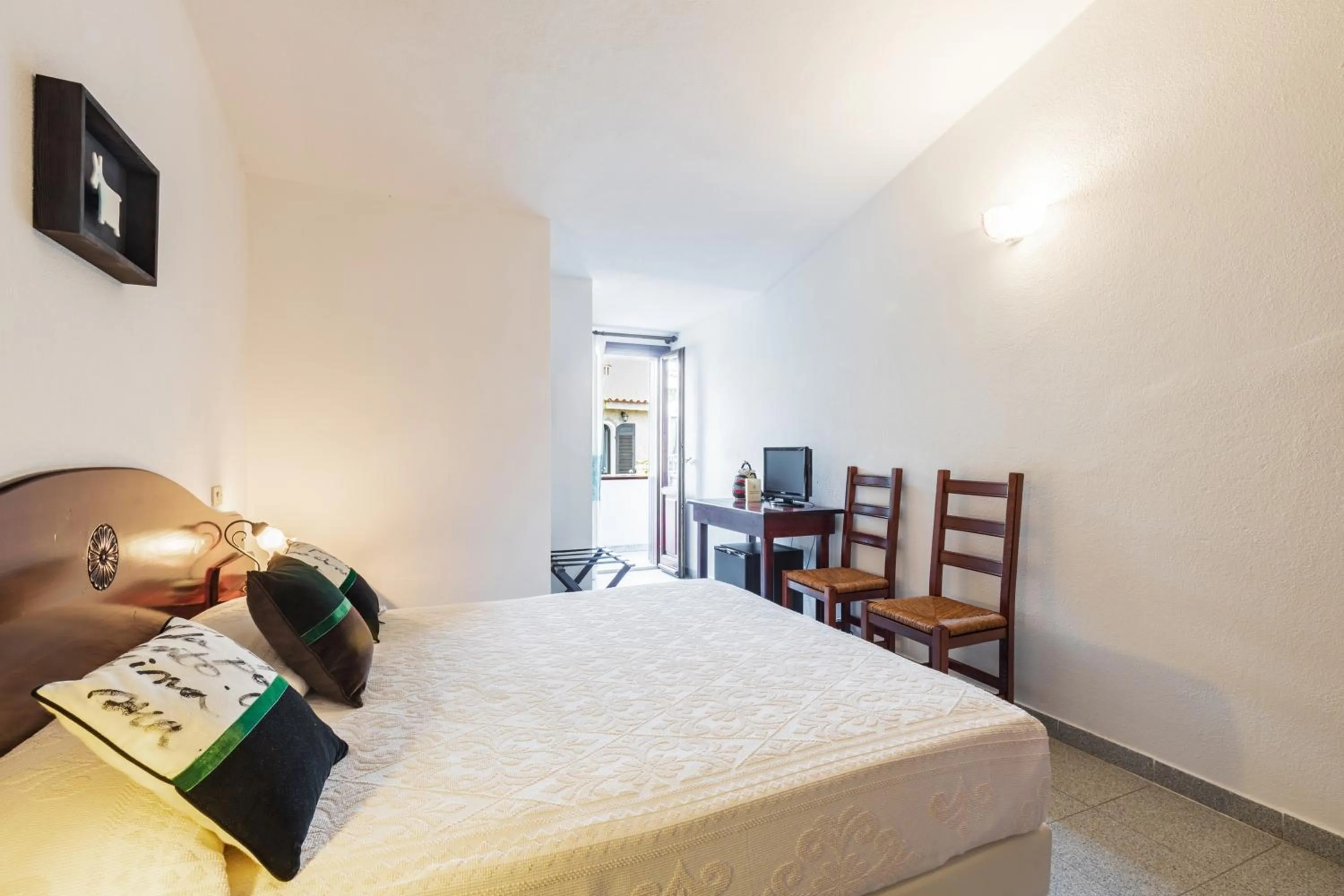 Bed in Hotel S'Ortale Possibilità di Parcheggio interno e Ristorante all'aperto