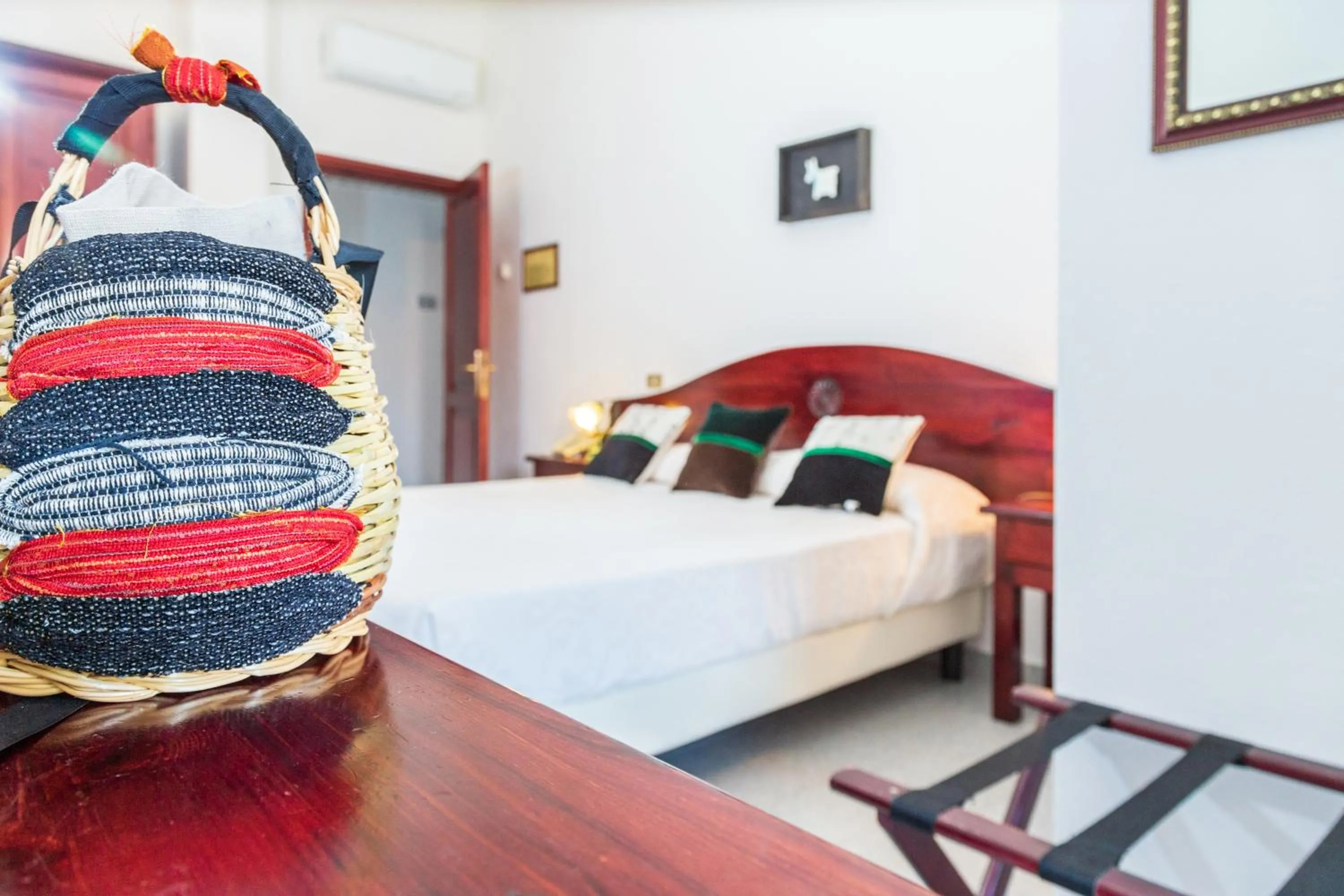 Bed in Hotel S'Ortale Possibilità di Parcheggio interno e Ristorante all'aperto