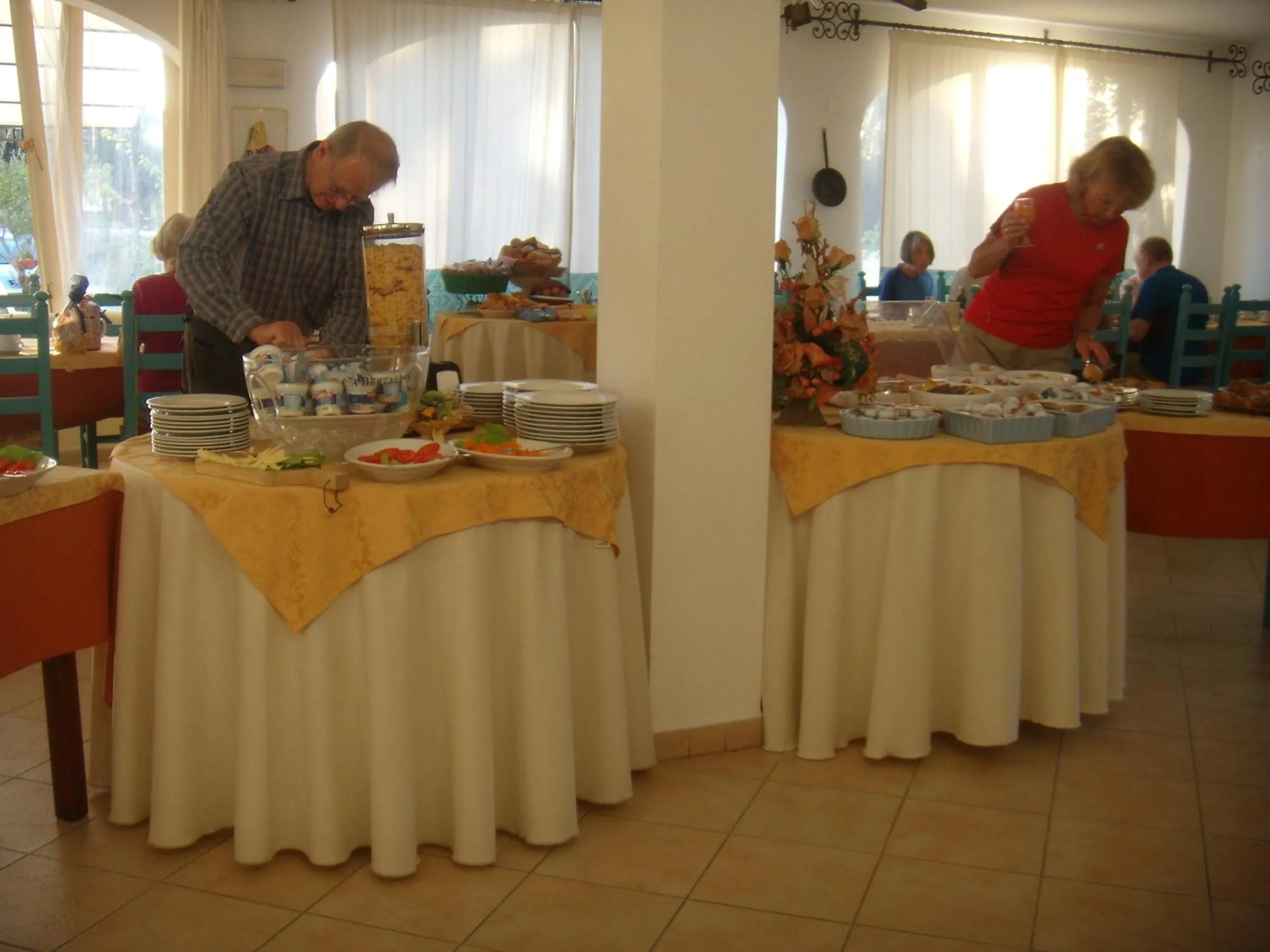 Restaurant/places to eat in Hotel S'Ortale Possibilità di Parcheggio interno e Ristorante all'aperto