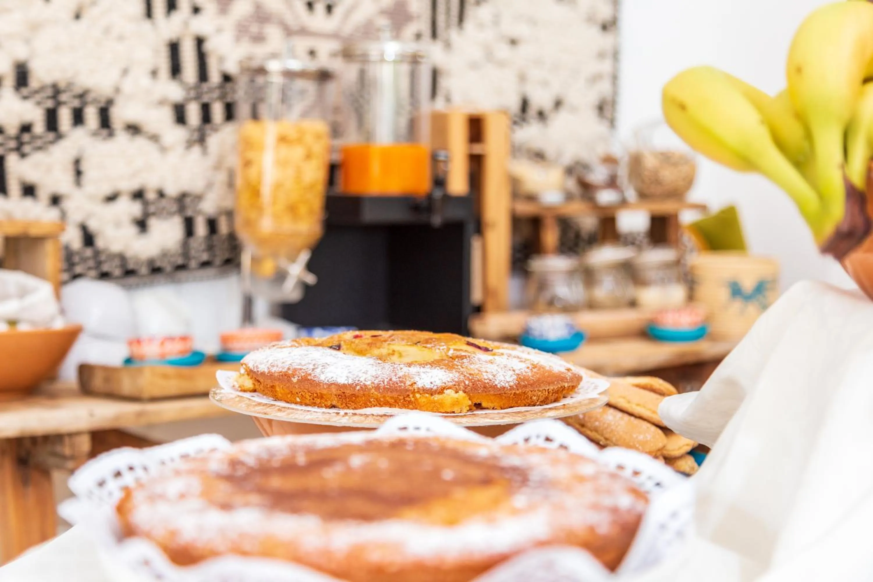 Food and drinks in Hotel S'Ortale Possibilità di Parcheggio interno e Ristorante all'aperto