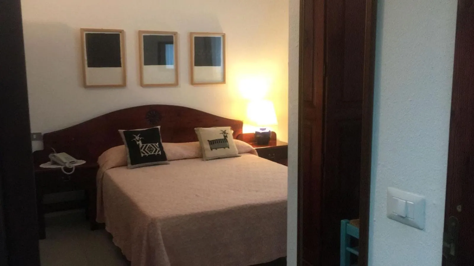 Bed in Hotel S'Ortale Possibilità di Parcheggio interno e Ristorante all'aperto