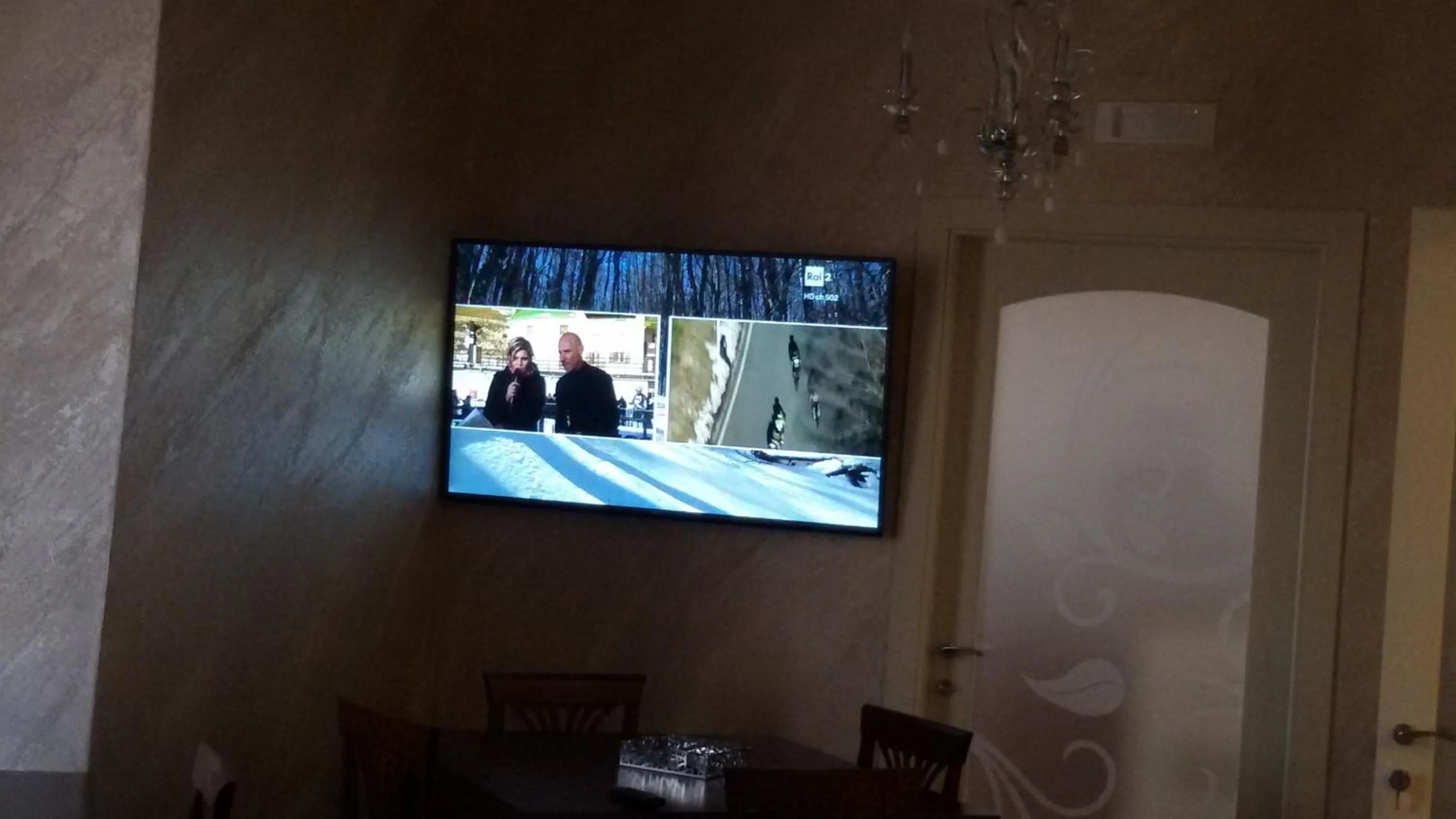 Communal lounge/ TV room in Daphnae House