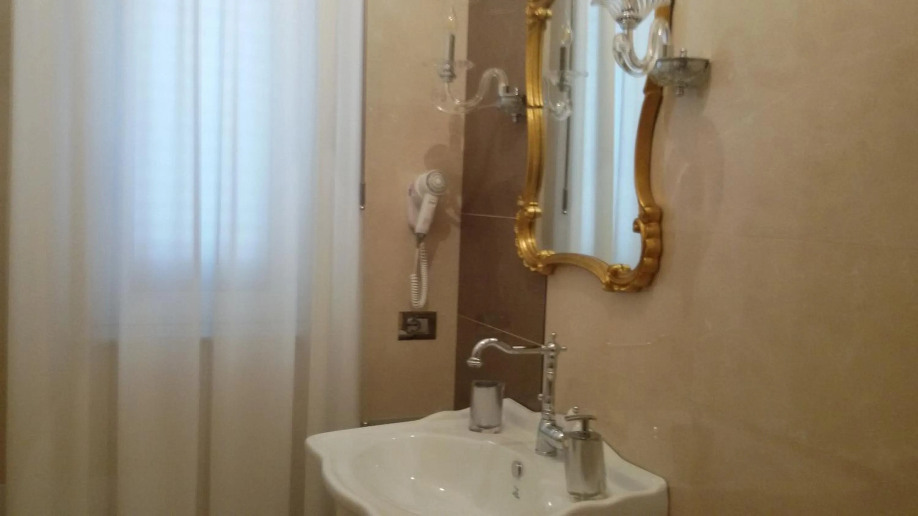 Bathroom in Daphnae House