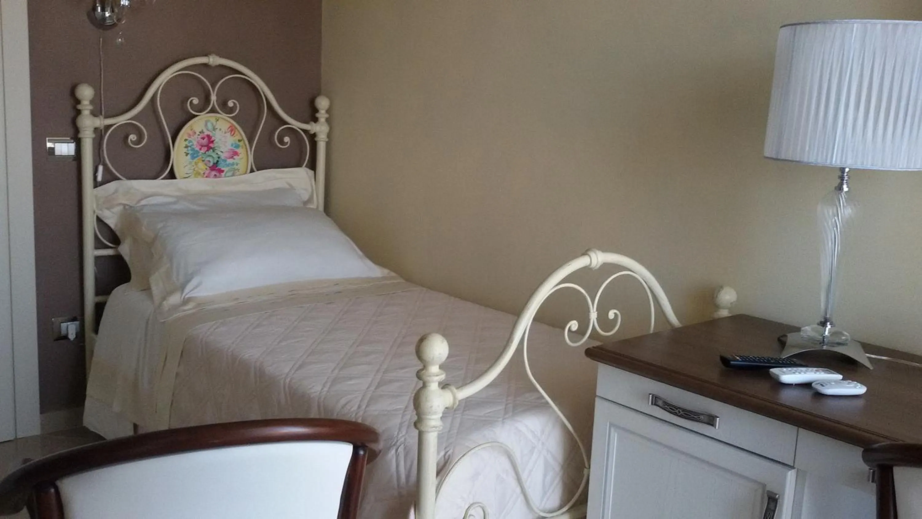 Other, Bed in Daphnae House