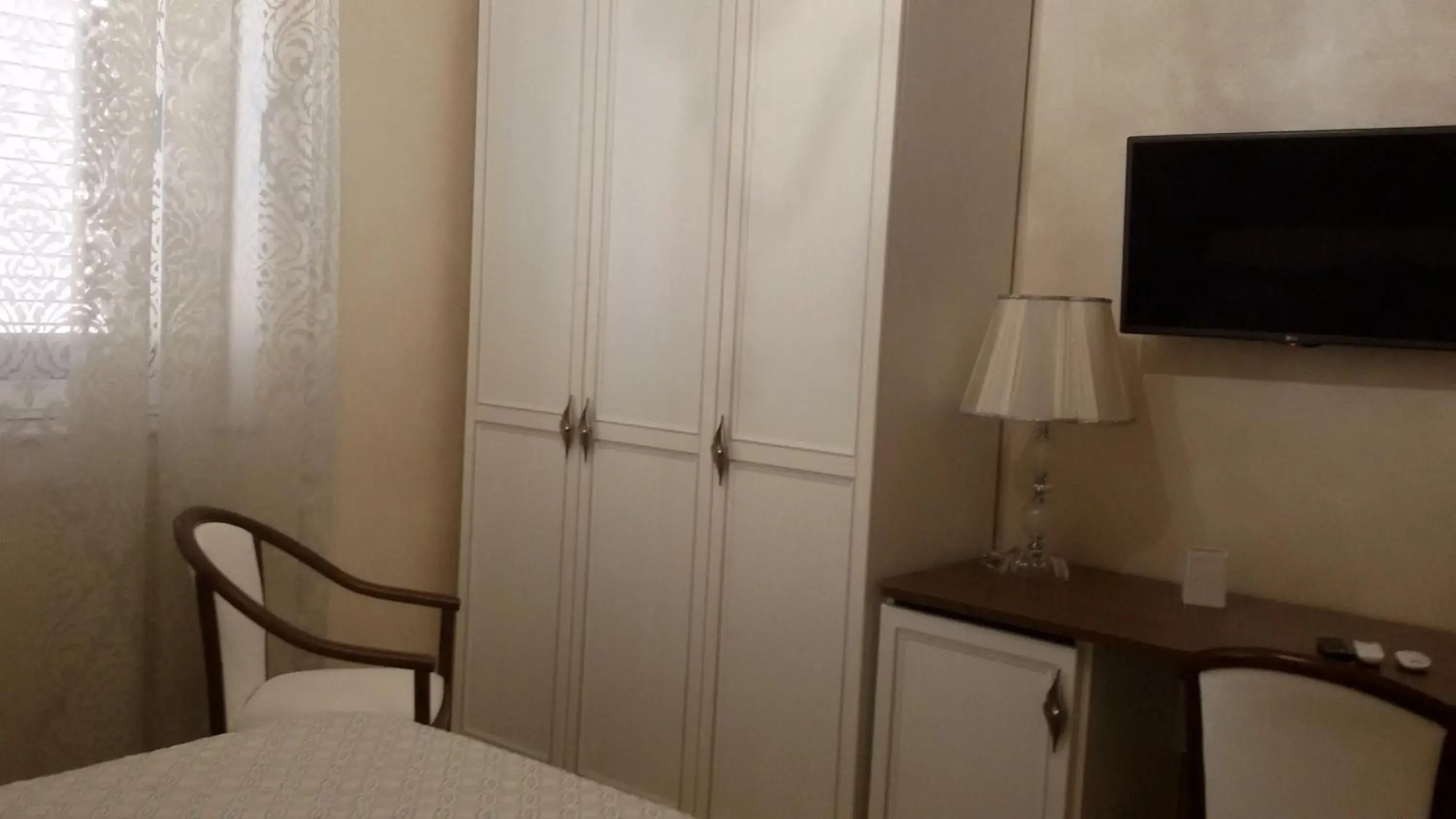 Photo of the whole room, Bed in Daphnae House Photo of the whole room, Bed in Daphnae House