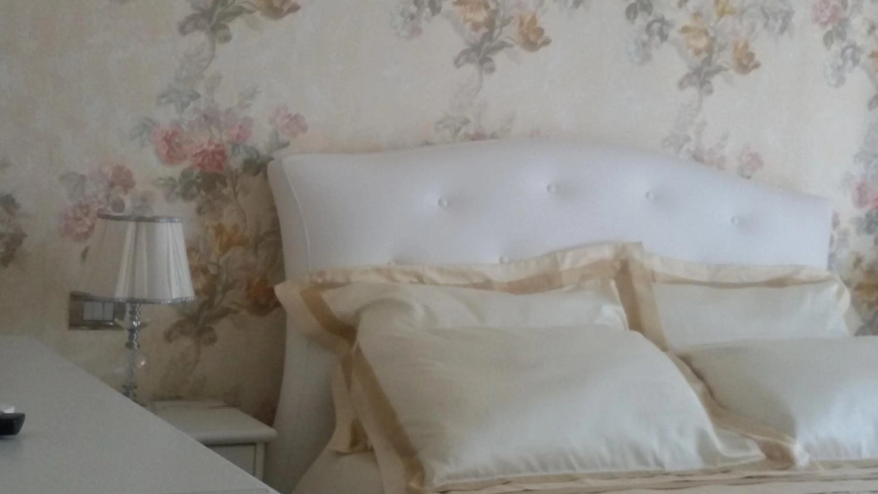 Bed in Daphnae House