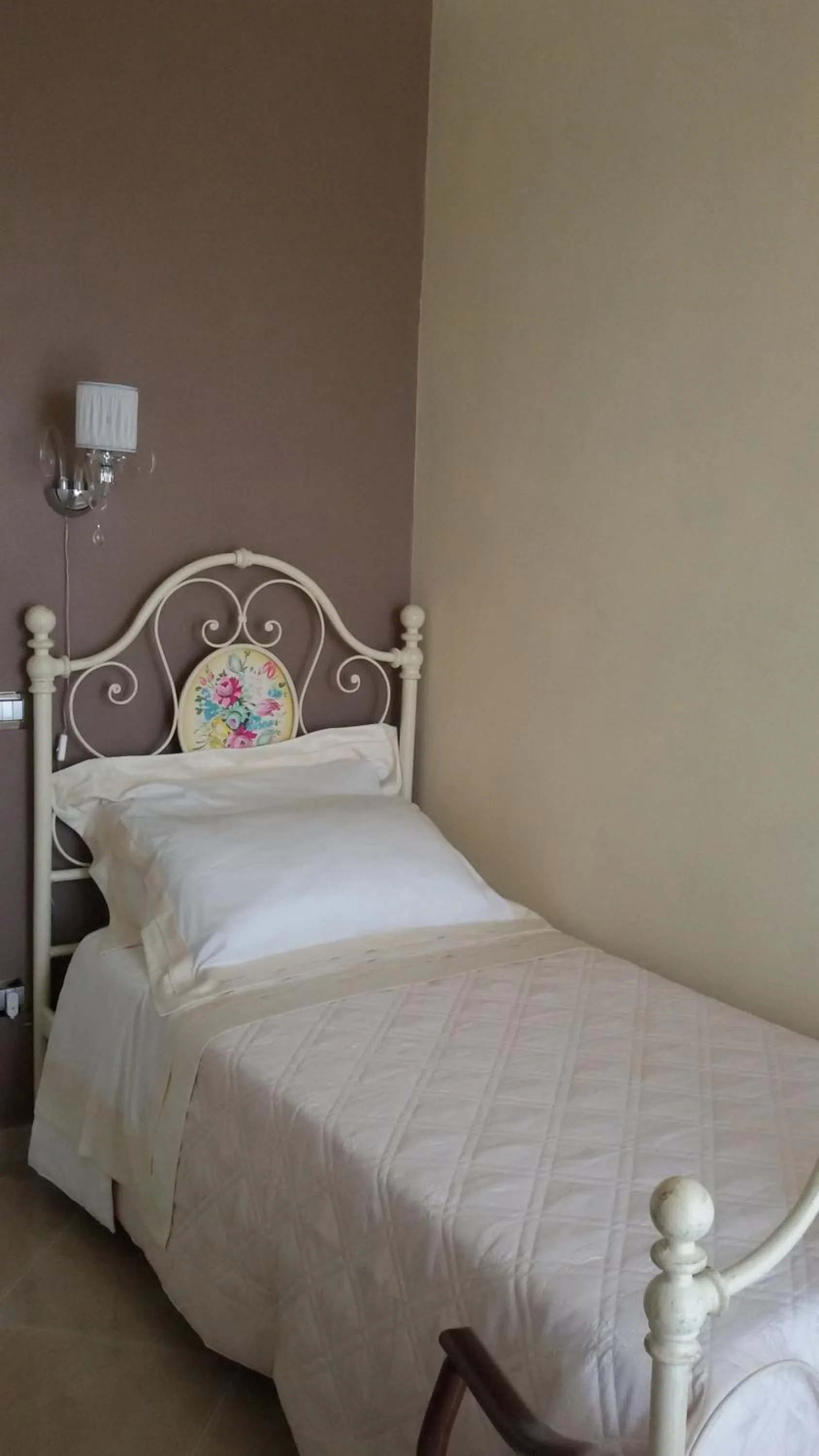 Other, Bed in Daphnae House
