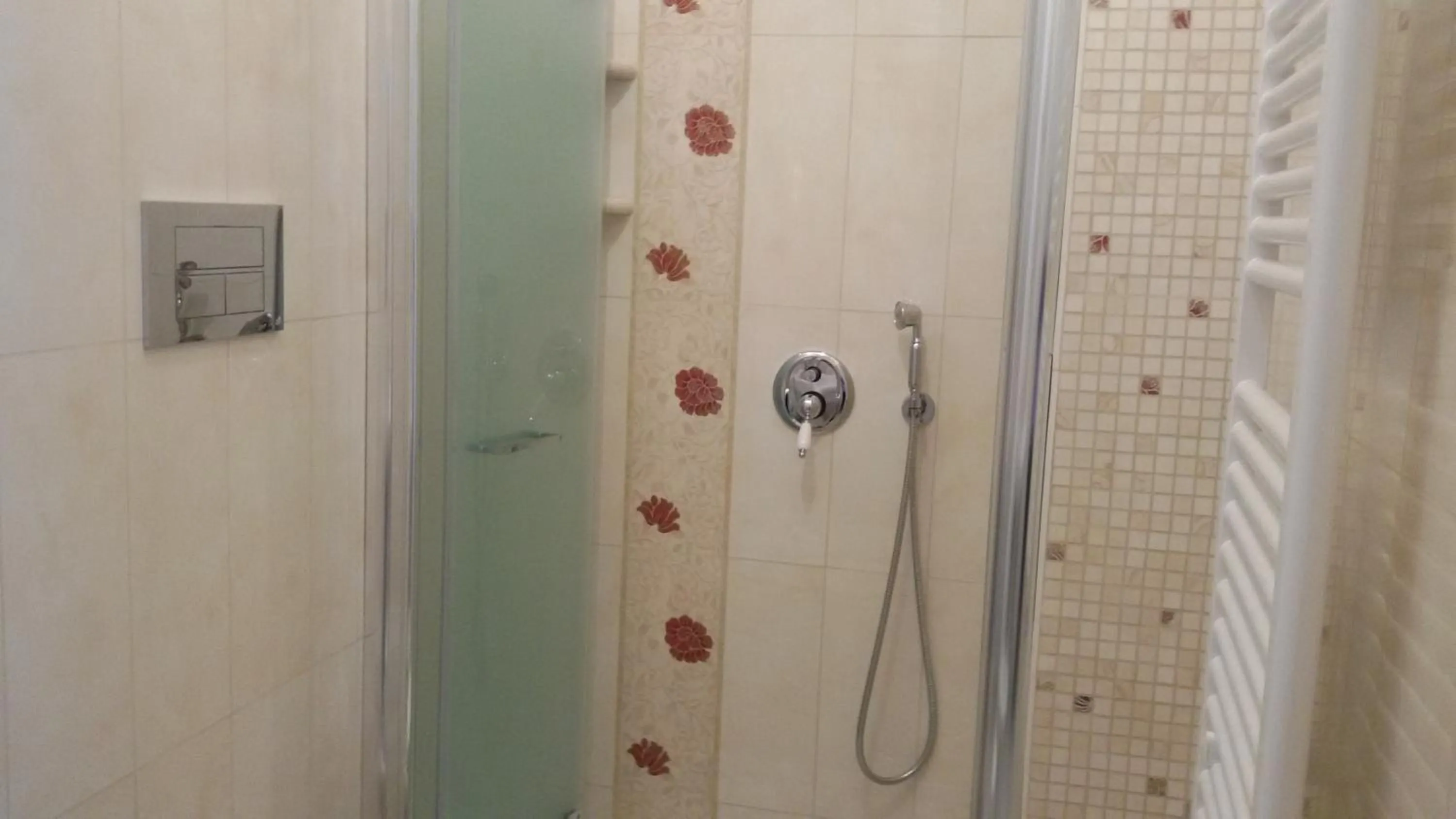 Shower in Daphnae House