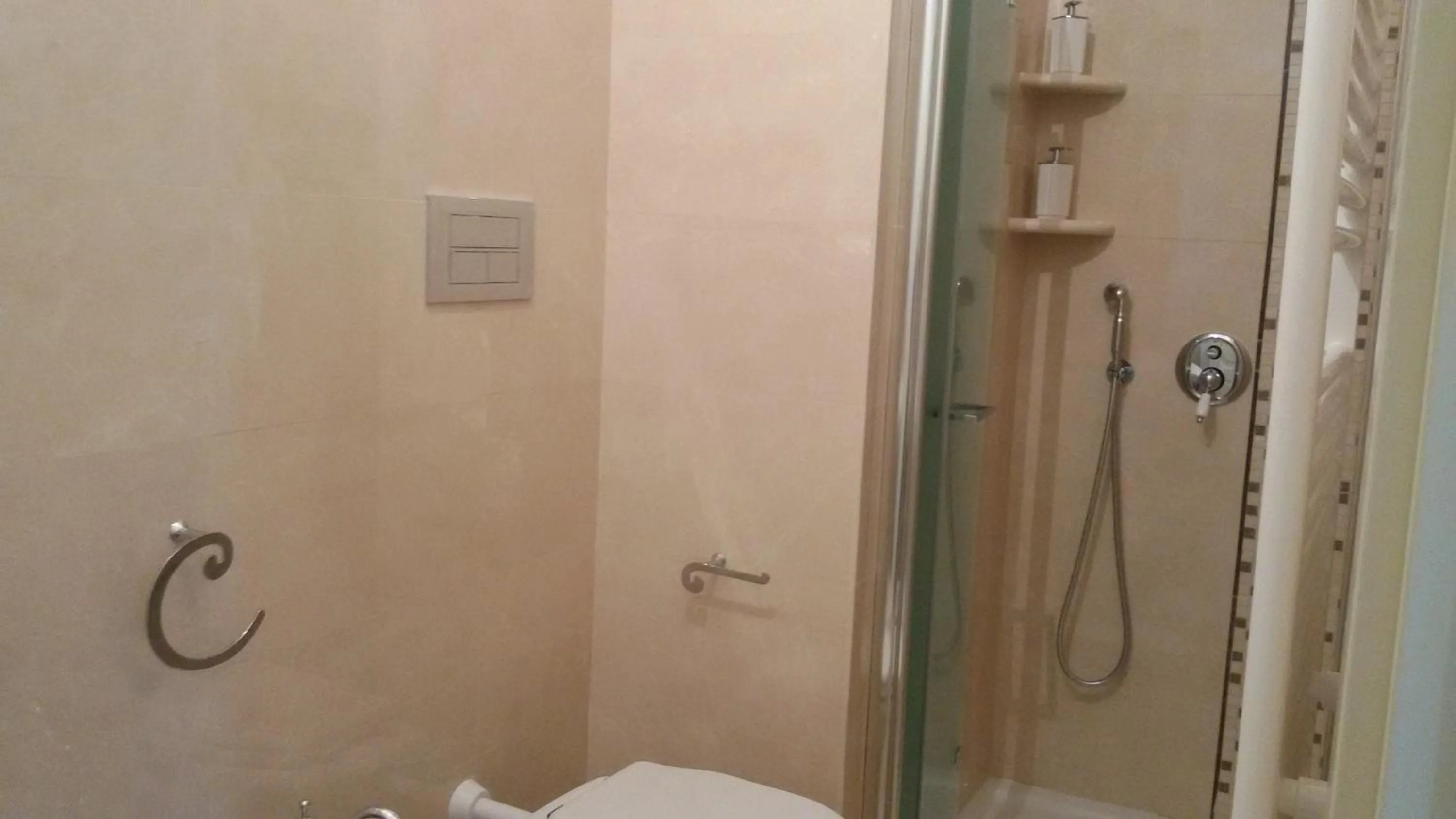 Shower in Daphnae House