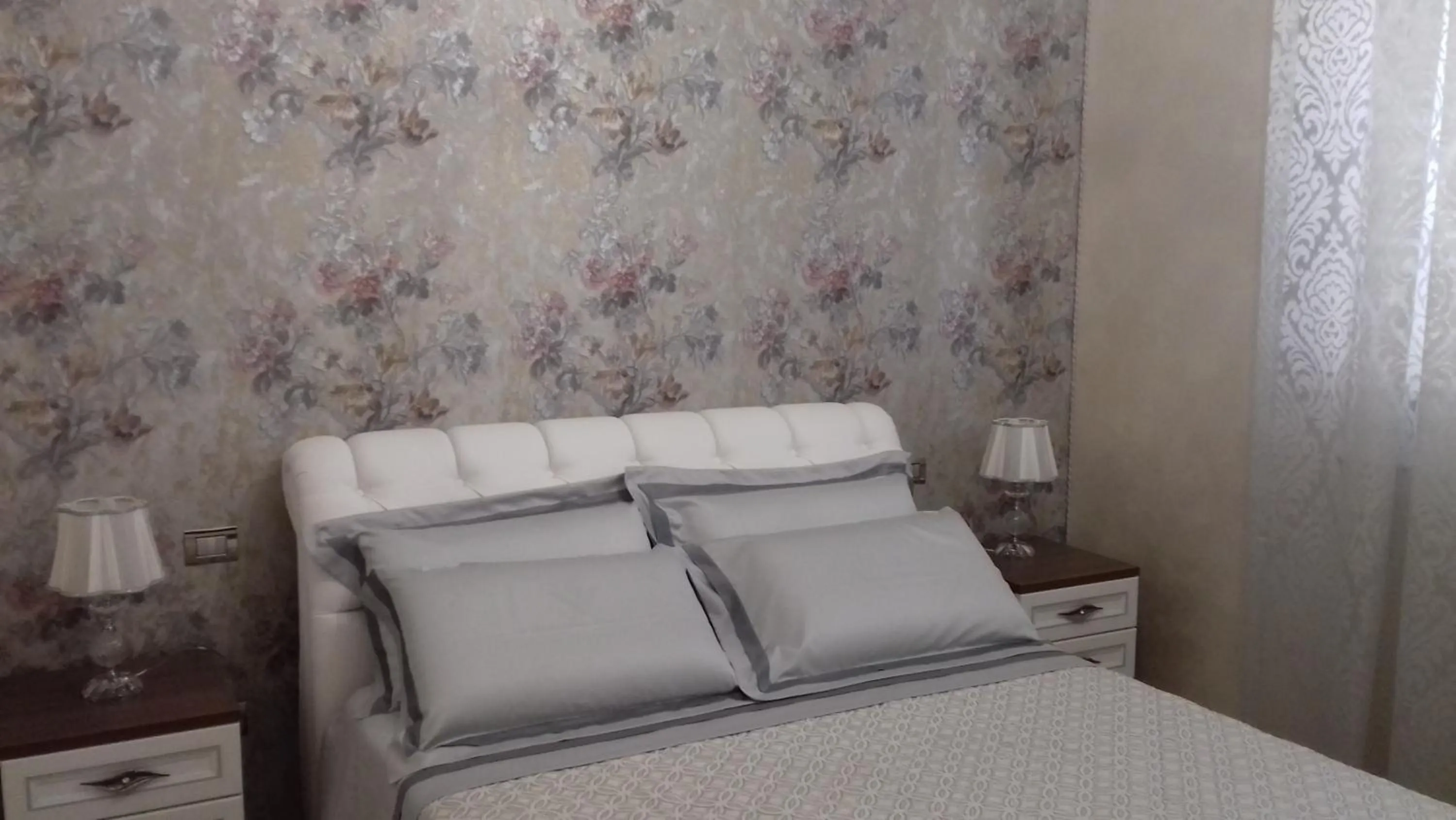 Photo of the whole room, Bed in Daphnae House