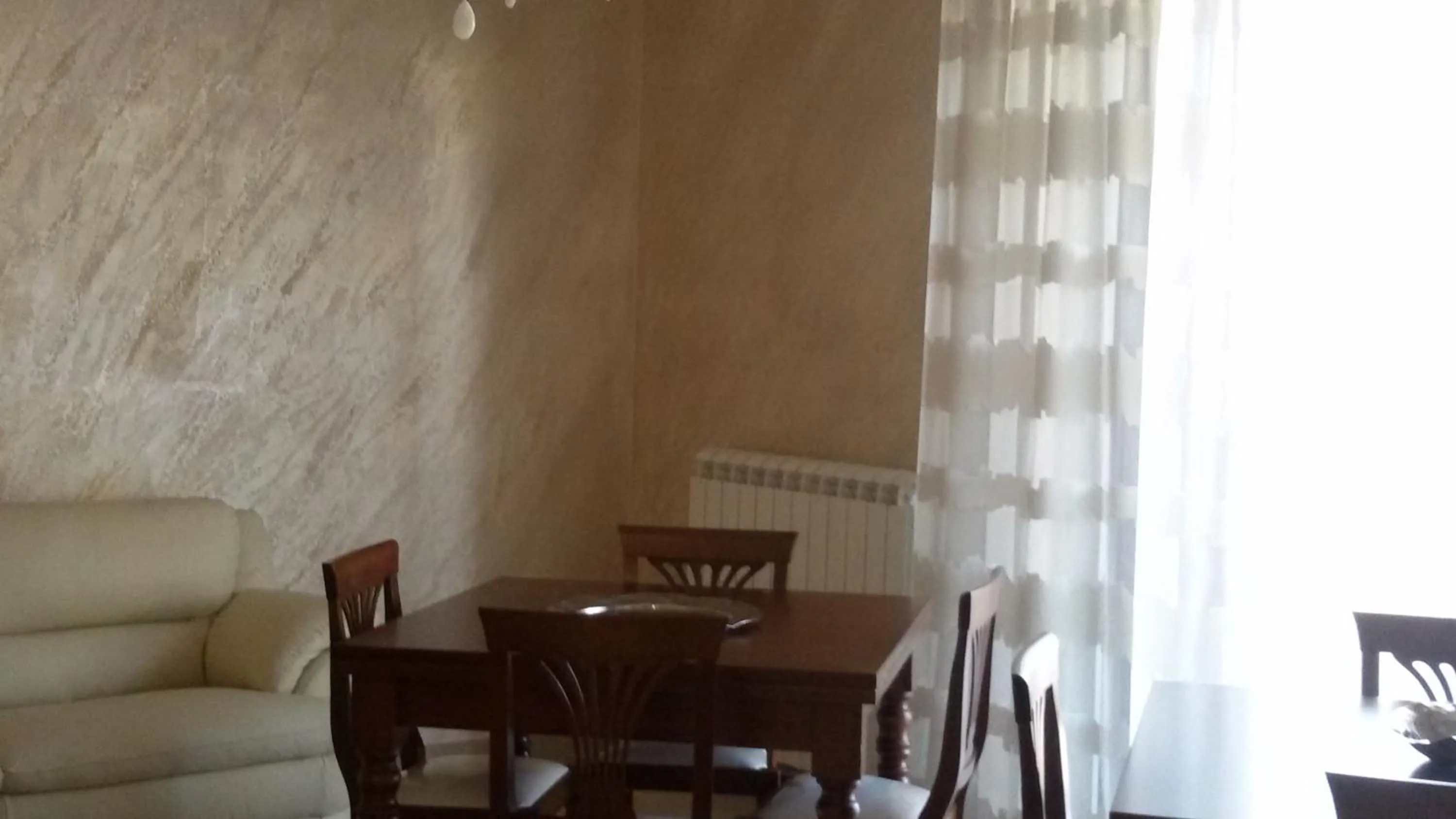 Communal lounge/ TV room in Daphnae House