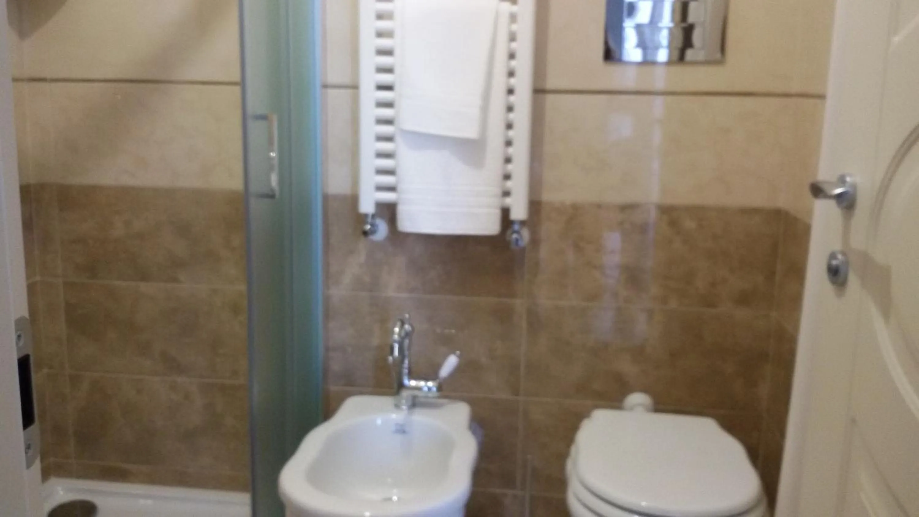 Shower in Daphnae House