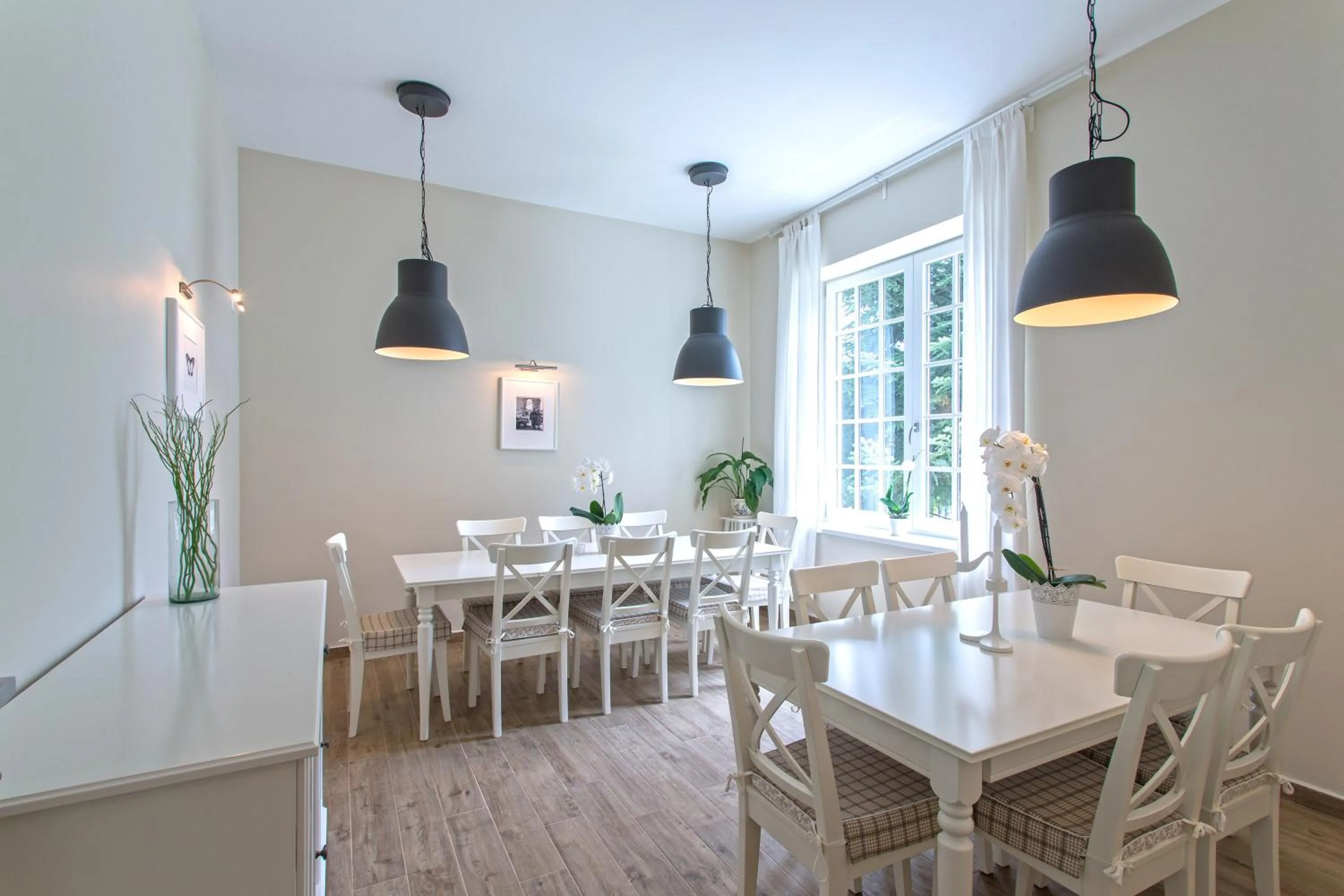Restaurant/places to eat in Green Hill Guest House