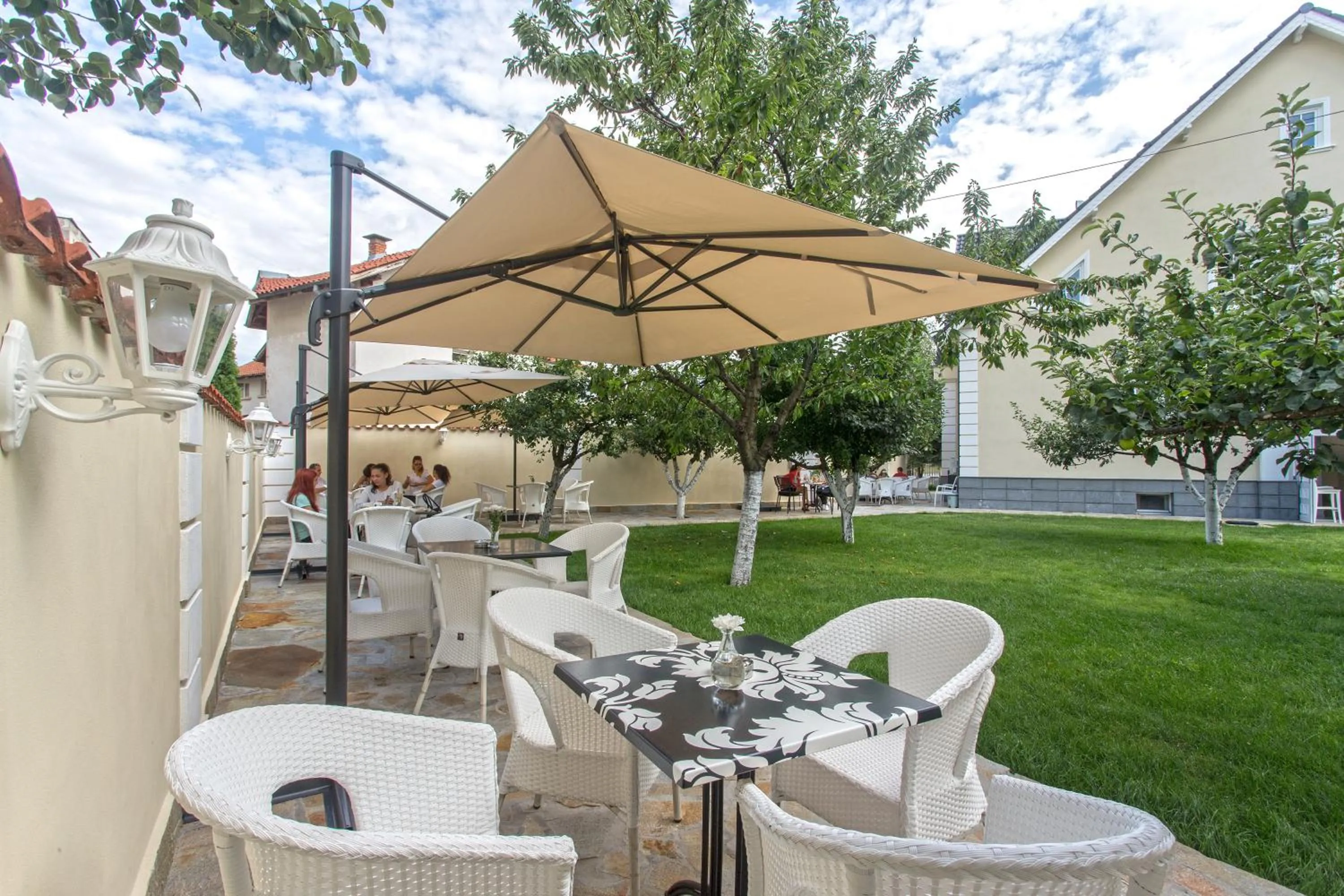 Restaurant/places to eat in Green Hill Guest House