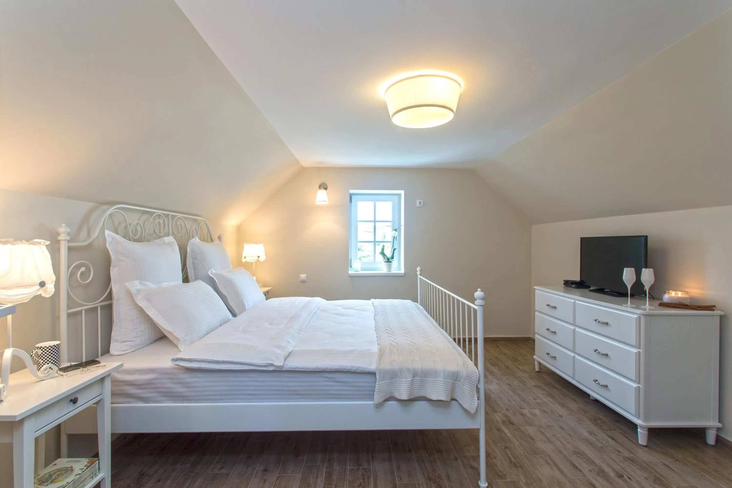 Bedroom, Bed in Green Hill Guest House