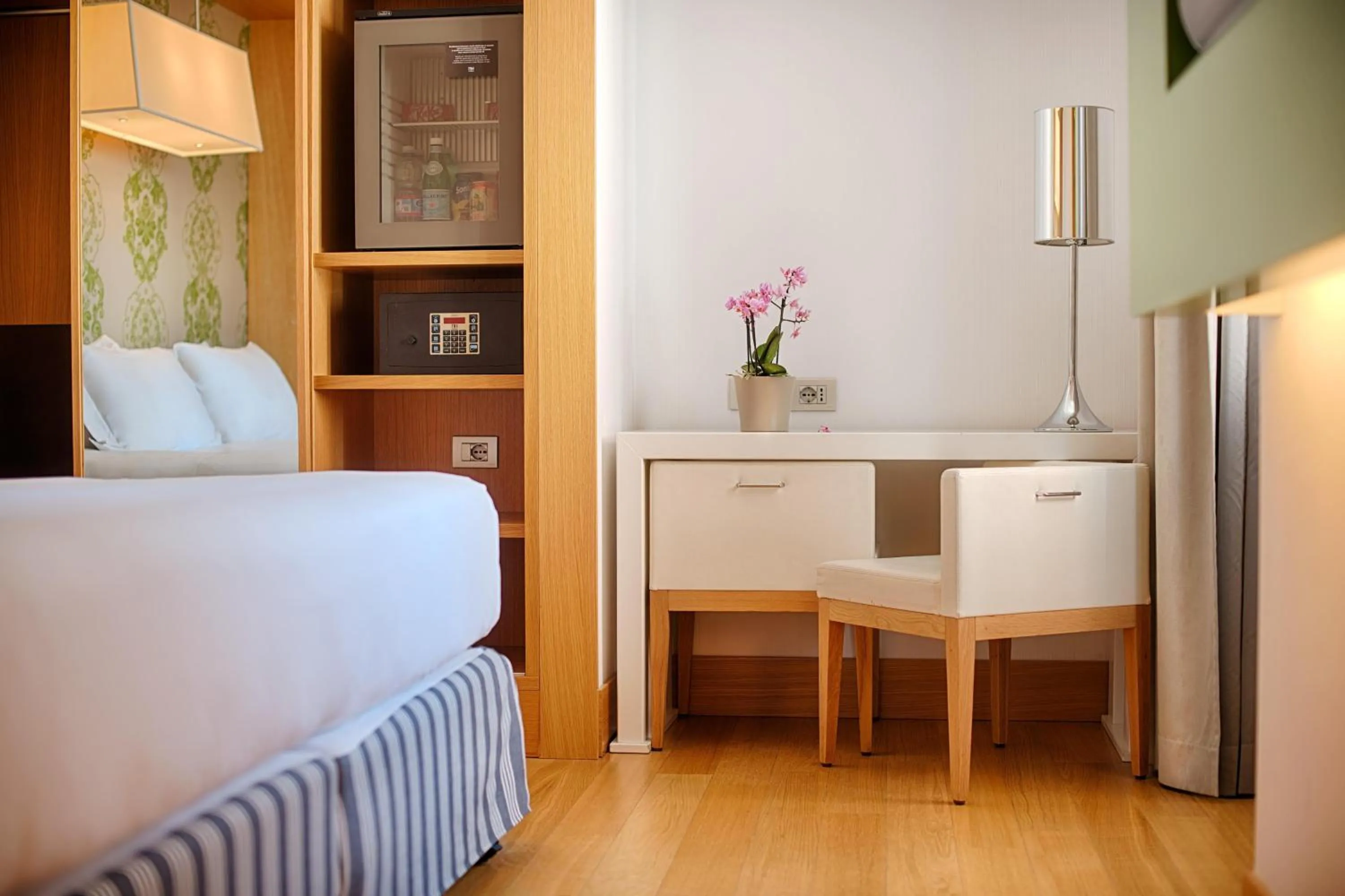 Bedroom, Bed in NH Genova Centro