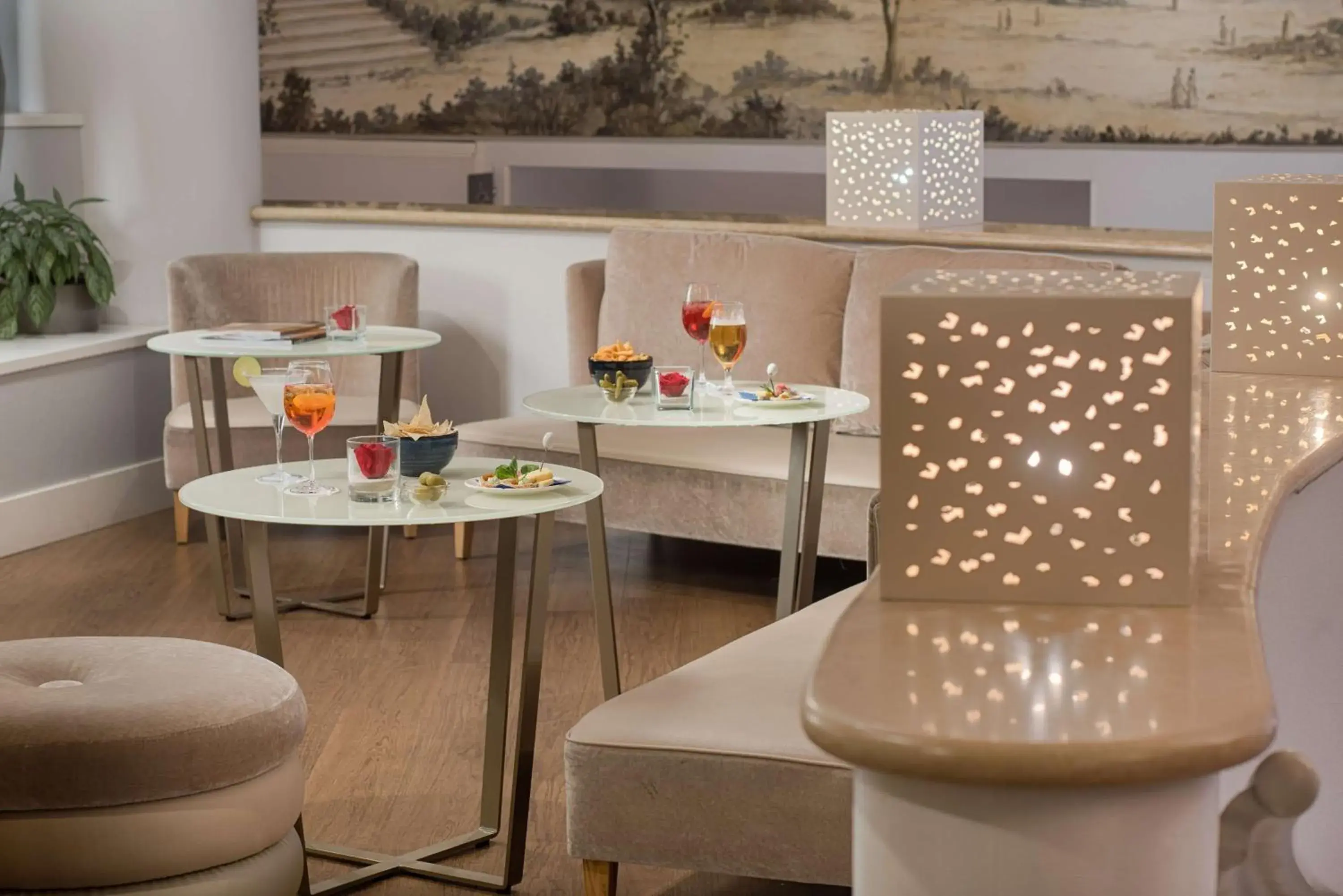 Lounge or bar in NH Genova Centro Lounge or bar in NH Genova Centro