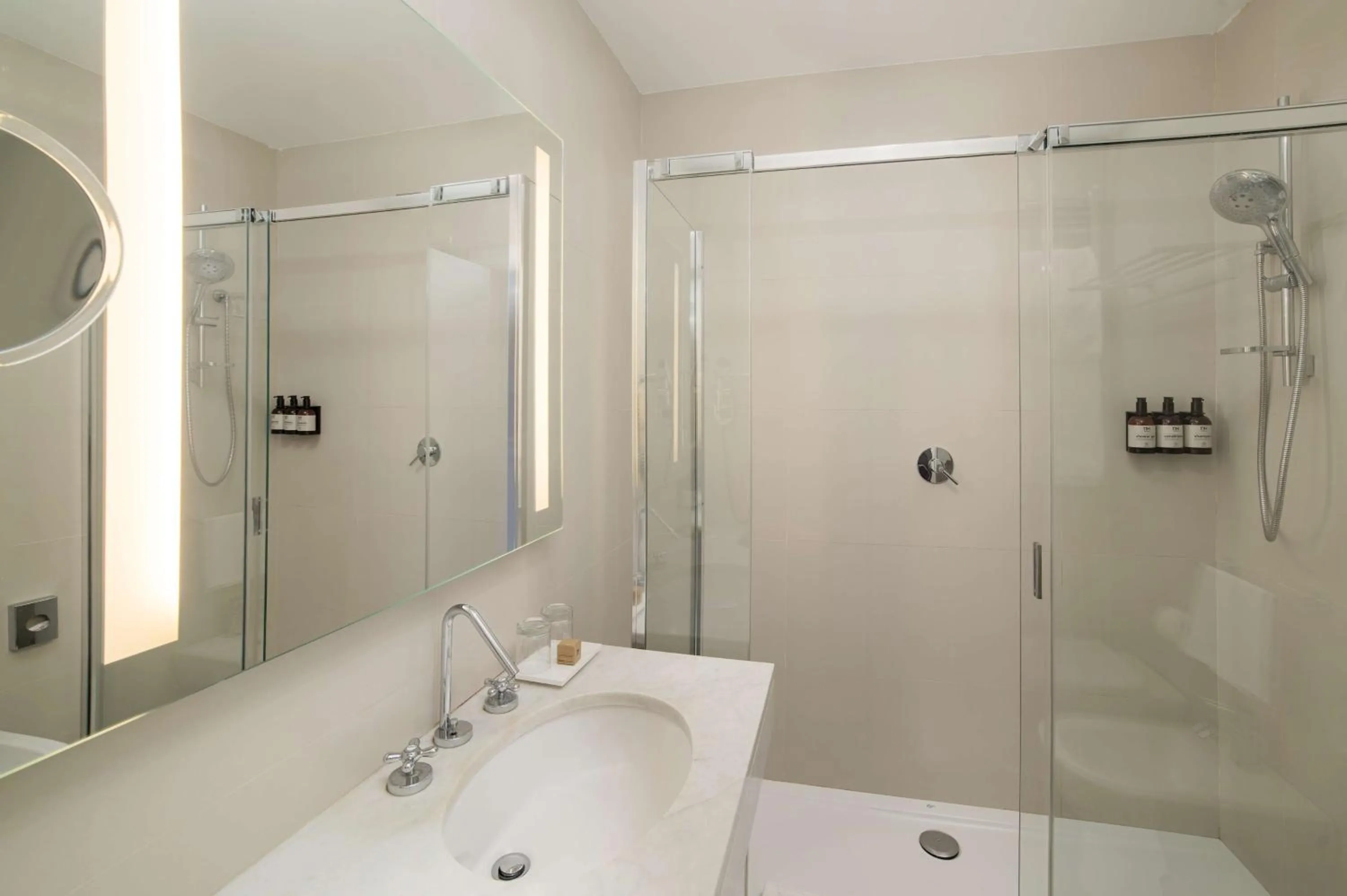 Bathroom in NH Genova Centro