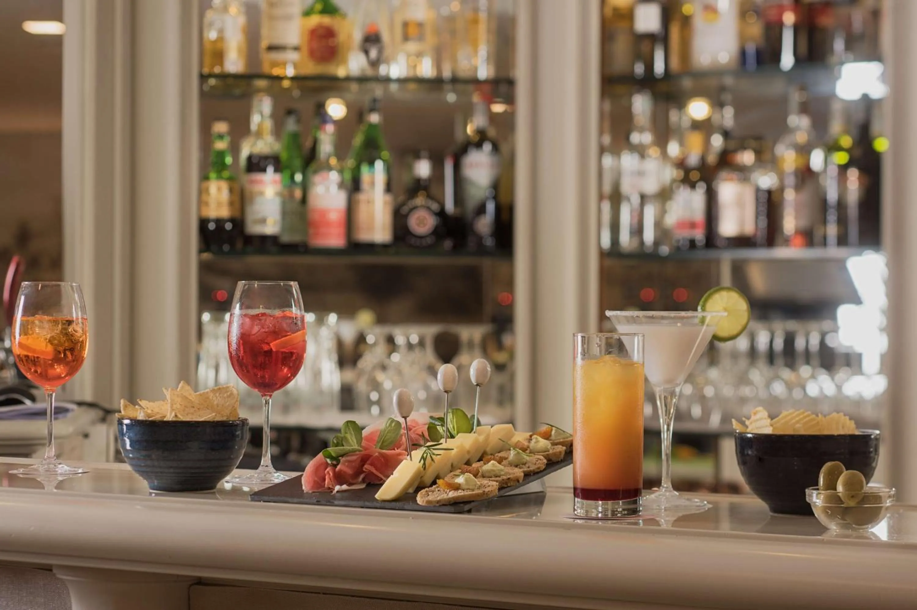 Lounge or bar in NH Genova Centro