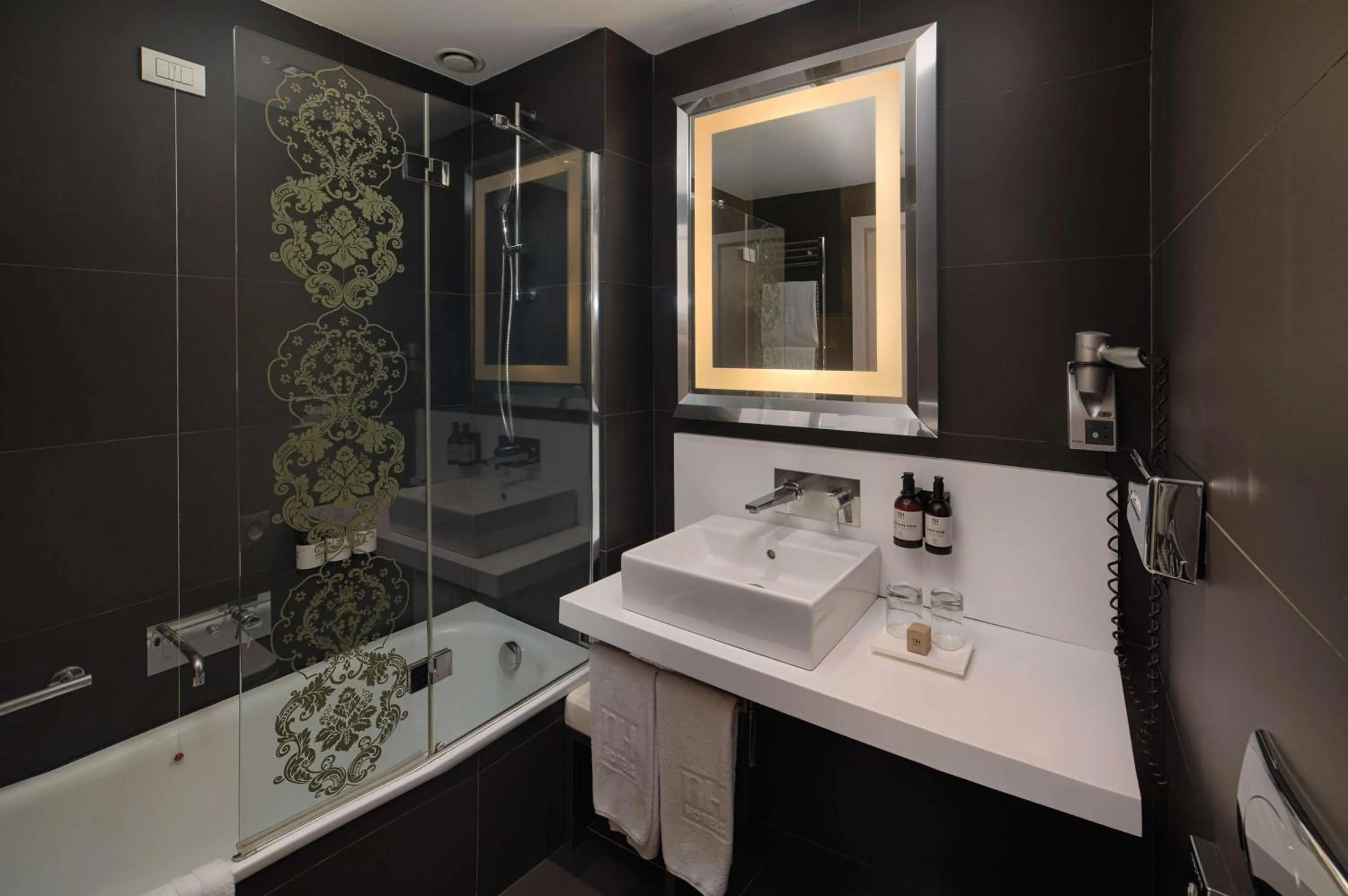 Bathroom in NH Genova Centro