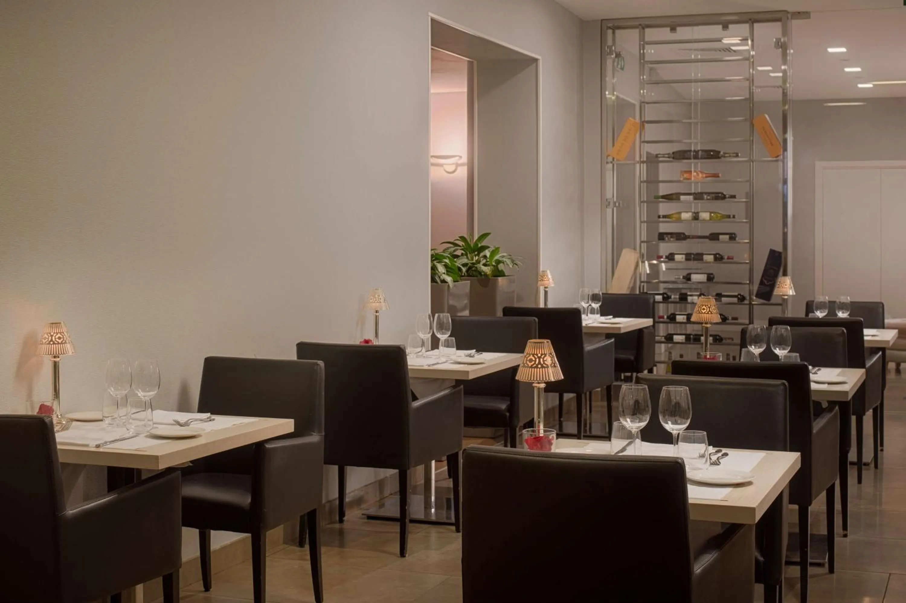 Restaurant/places to eat in NH Genova Centro