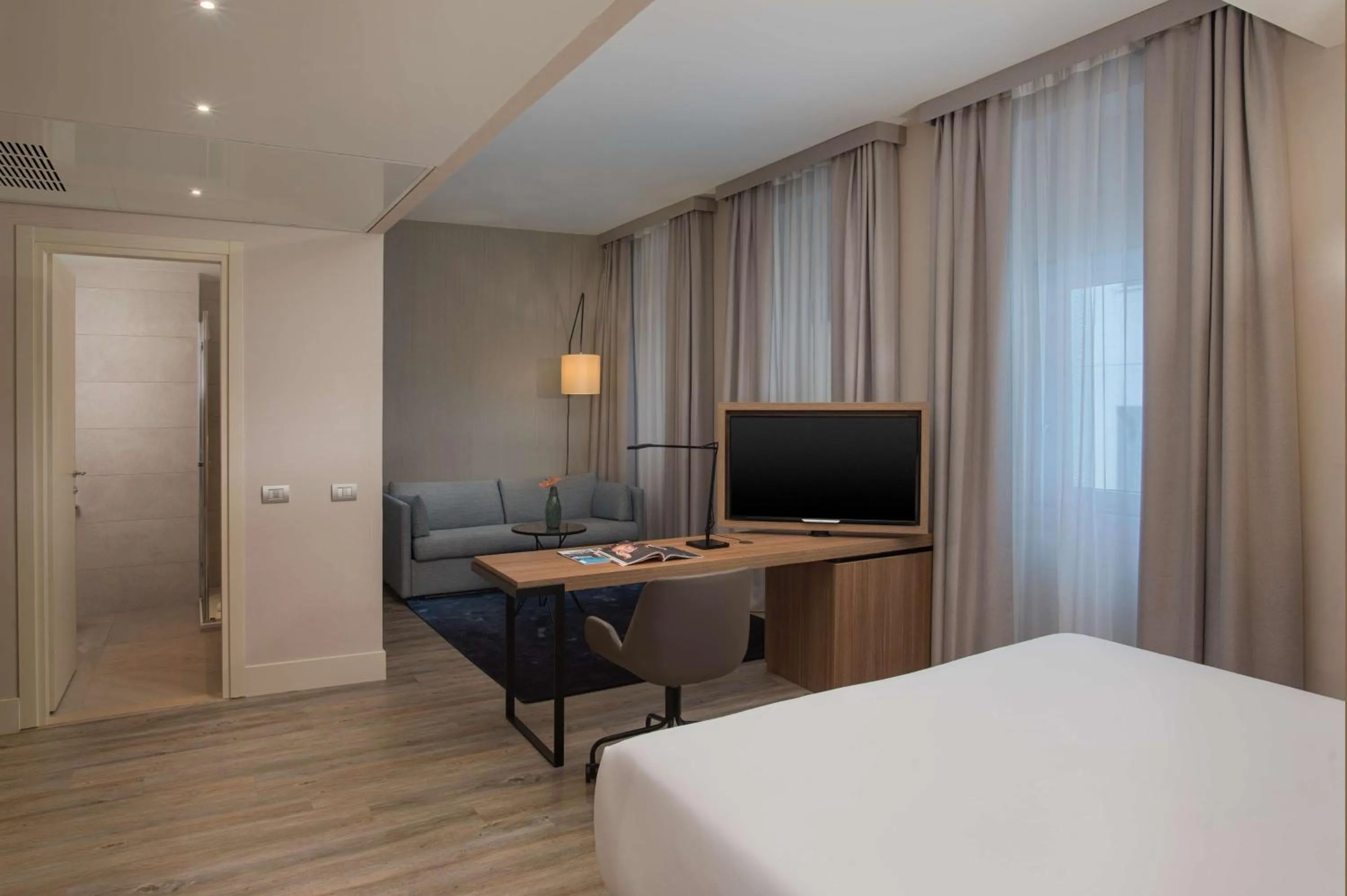 Bedroom, Bed in NH Trieste