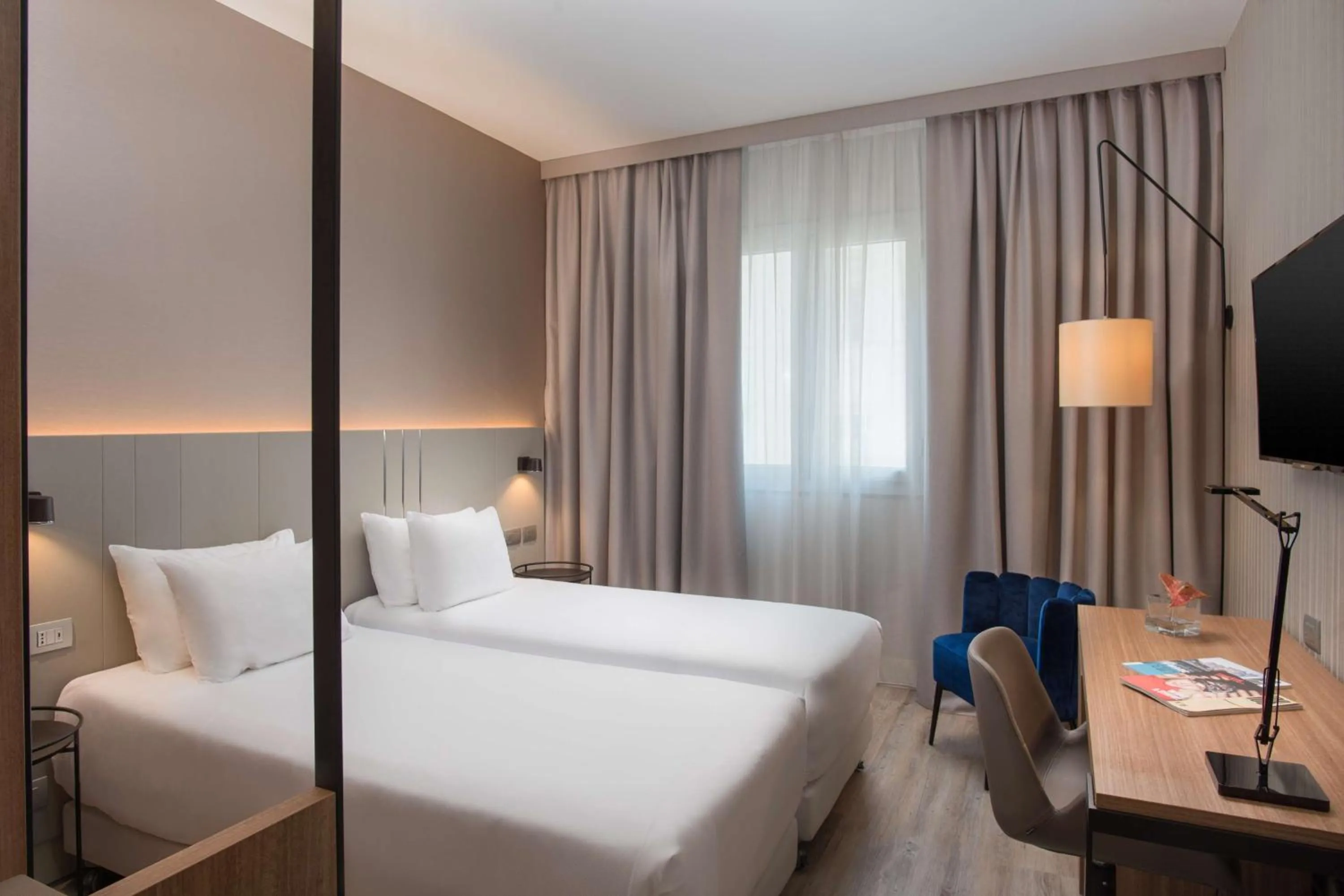 Bedroom, Bed in NH Trieste