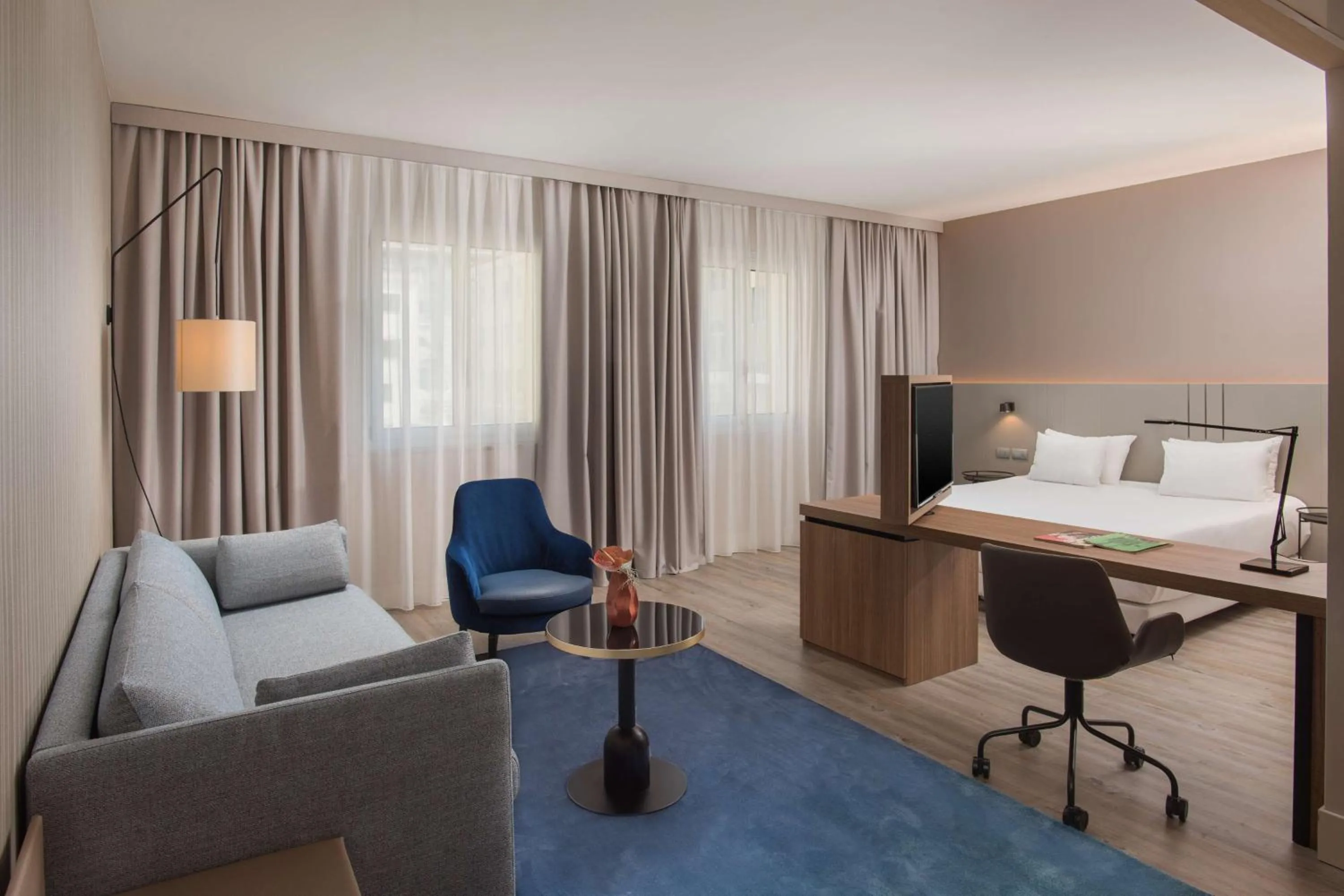 Bedroom, Bed in NH Trieste