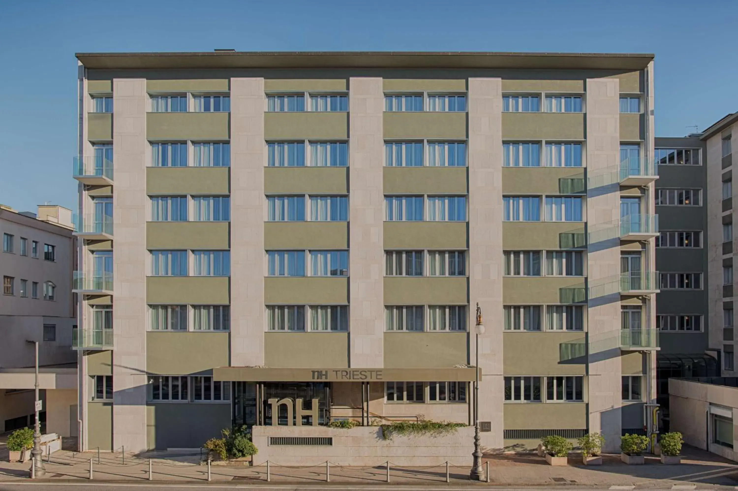 Property building in NH Trieste Property building in NH Trieste