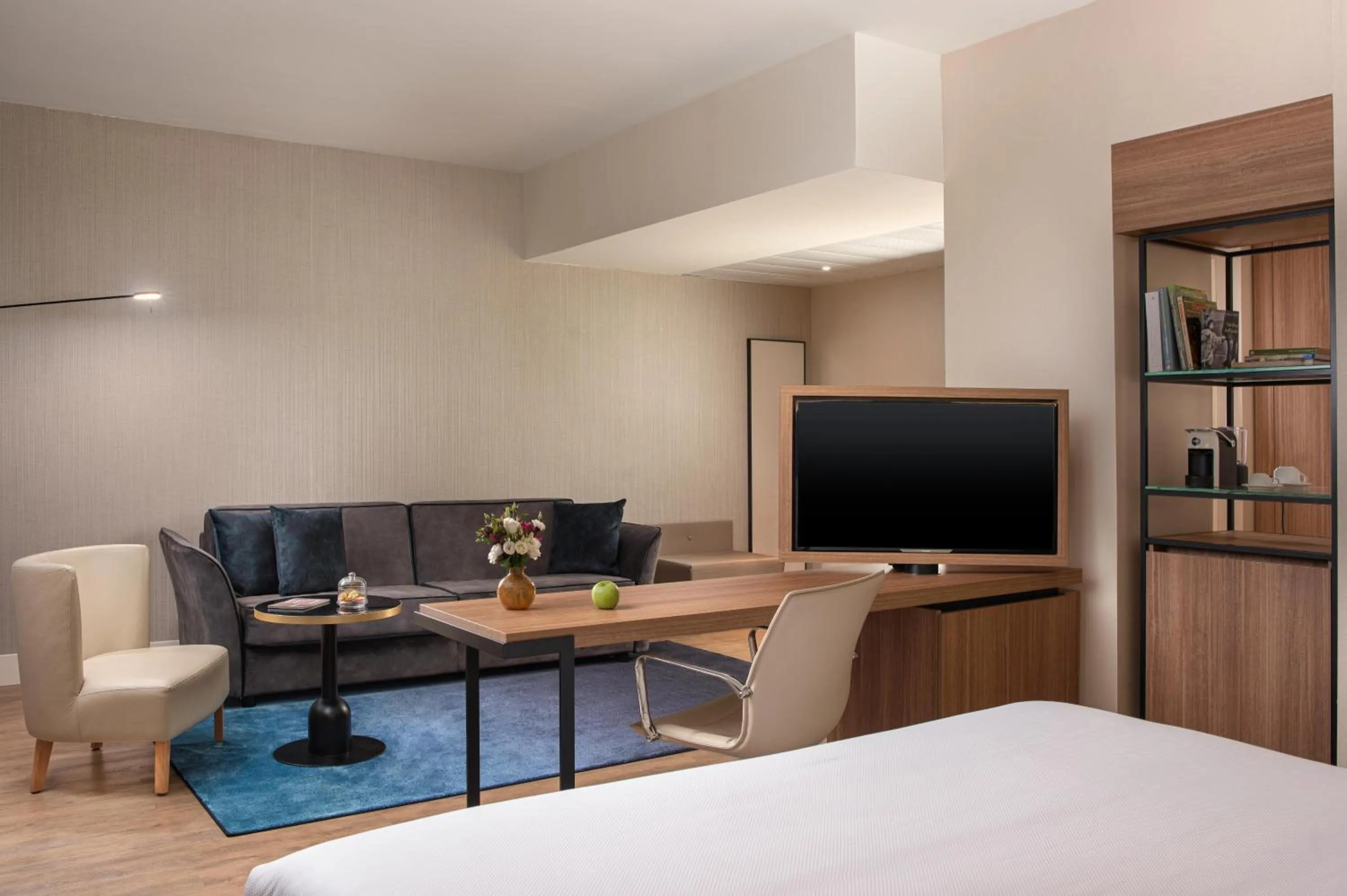 Photo of the whole room, Bed in NH Trieste