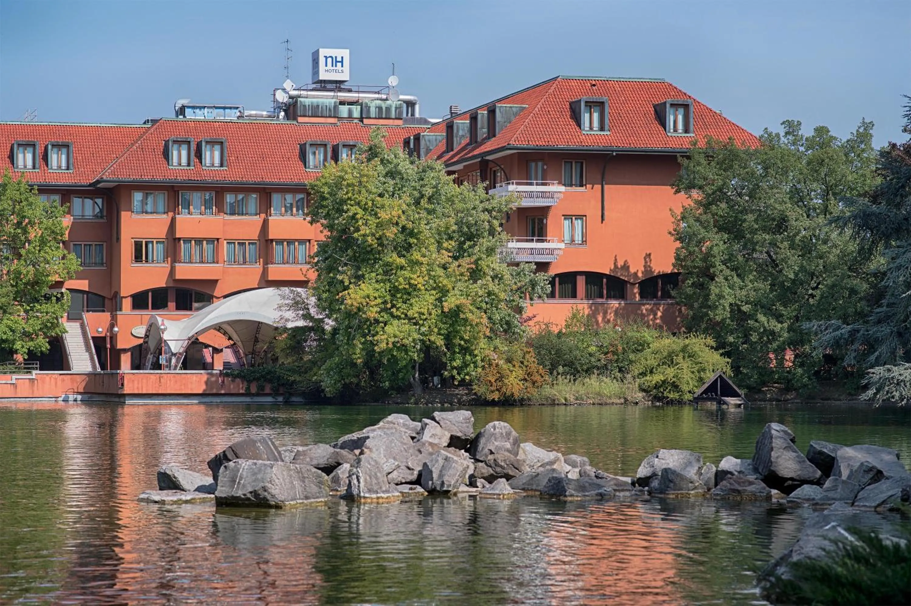 Property building in NH Milano 2