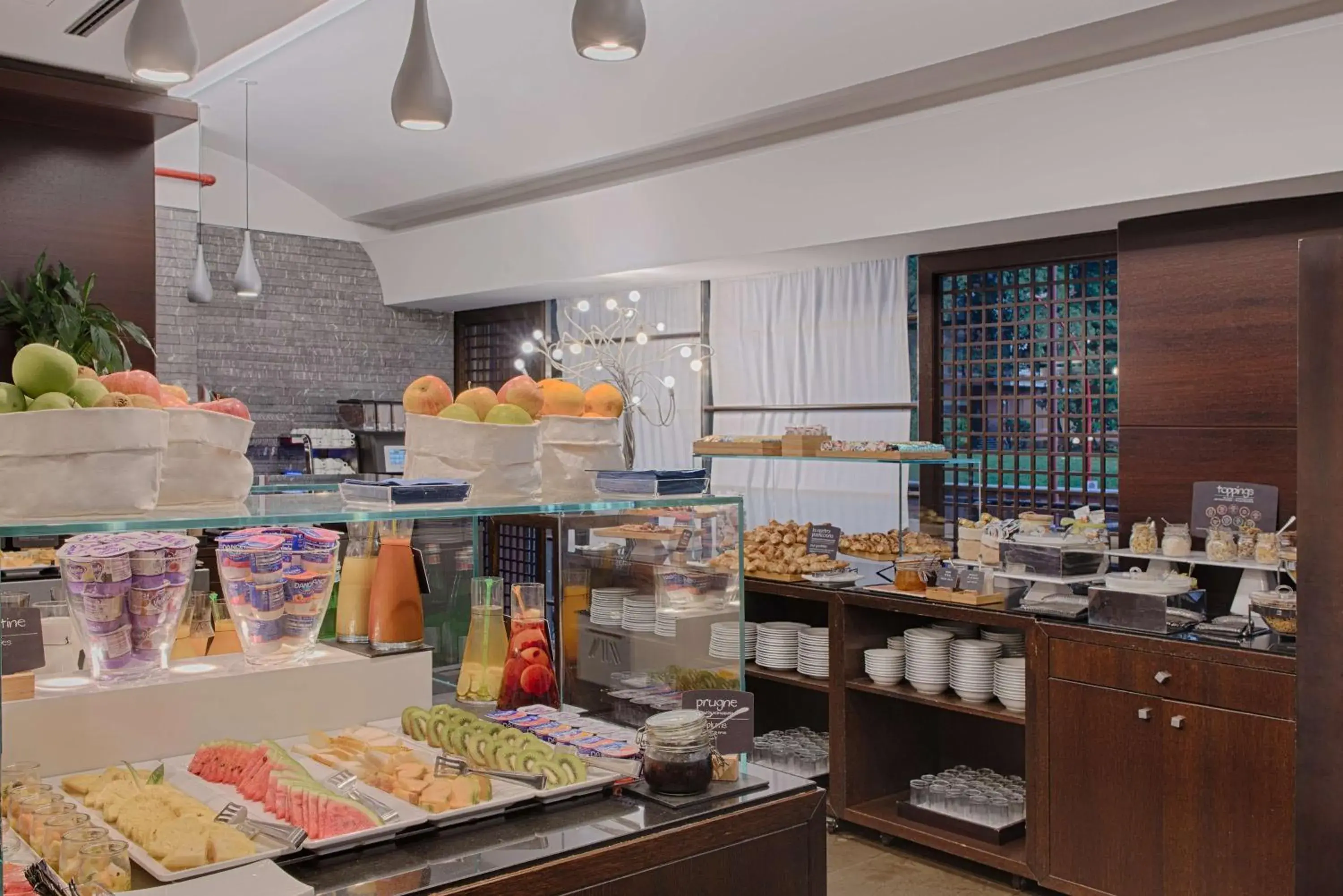 Restaurant/places to eat in NH Milano 2 Restaurant/places to eat in NH Milano 2