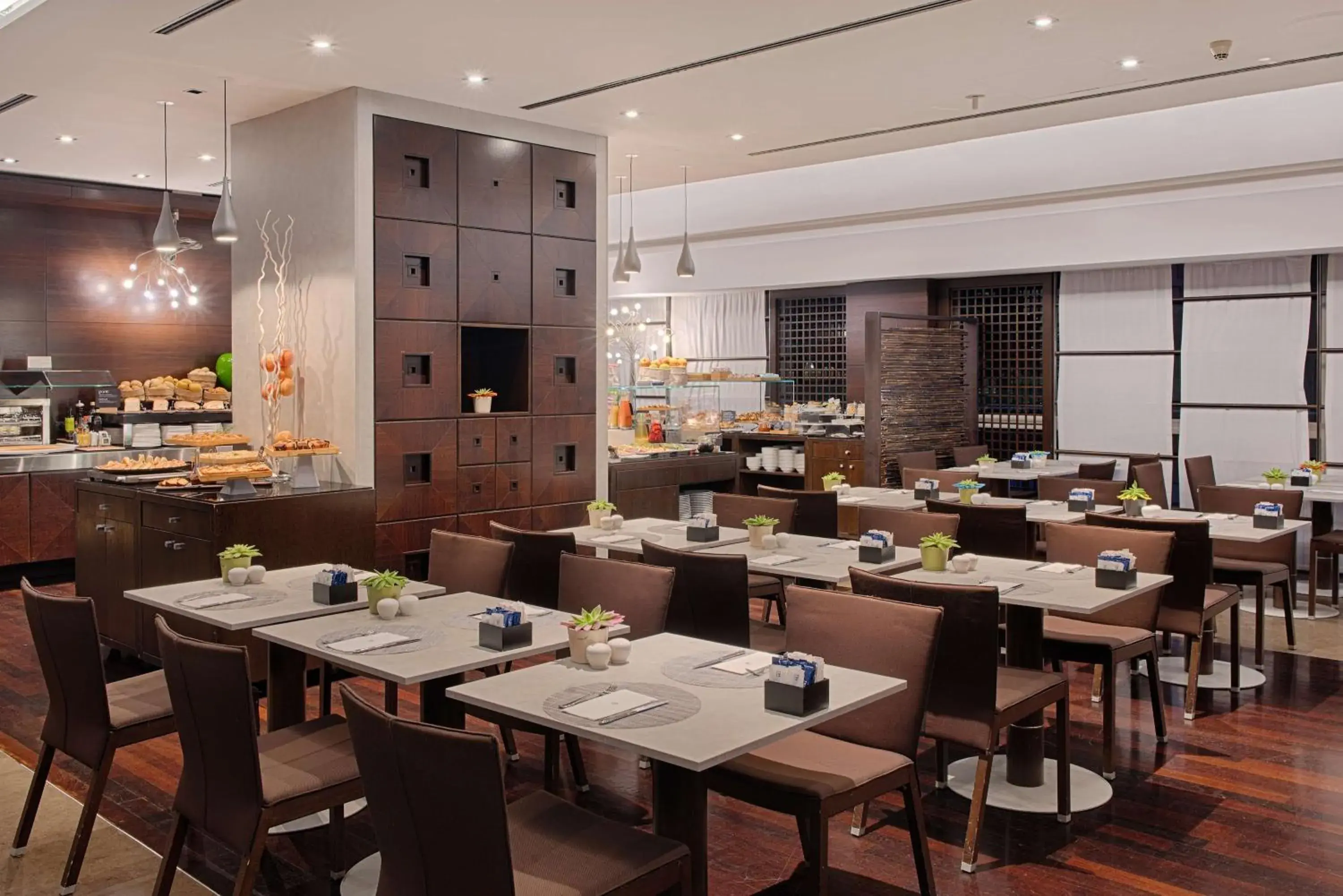 Restaurant/places to eat in NH Milano 2 Restaurant/places to eat in NH Milano 2